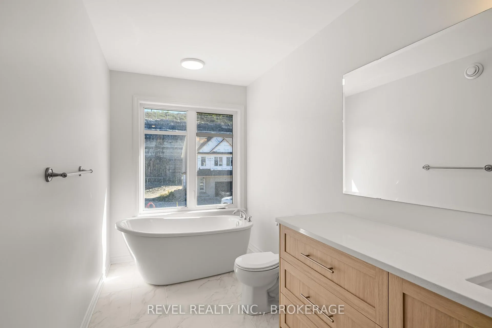 Photo 15 of 336 Dockside Drive, Kingston, Kingston East (Incl Barret Crt) — HOMEH