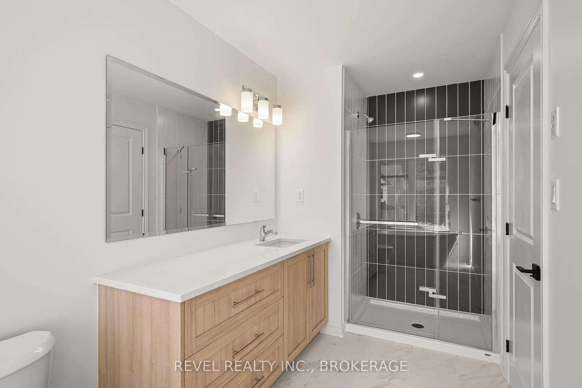 Photo 16 of 336 Dockside Drive, Kingston, Kingston East (Incl Barret Crt) — HOMEH
