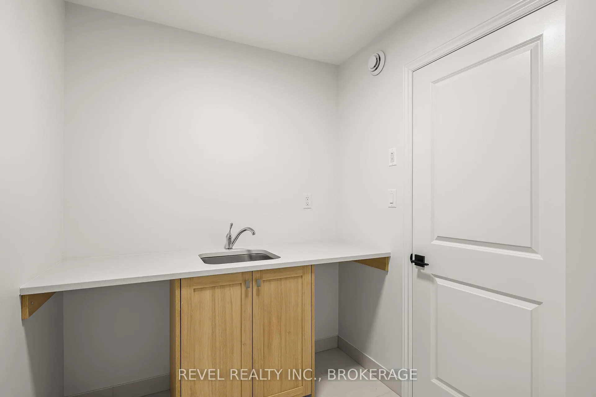 Photo 17 of 336 Dockside Drive, Kingston, Kingston East (Incl Barret Crt) — HOMEH