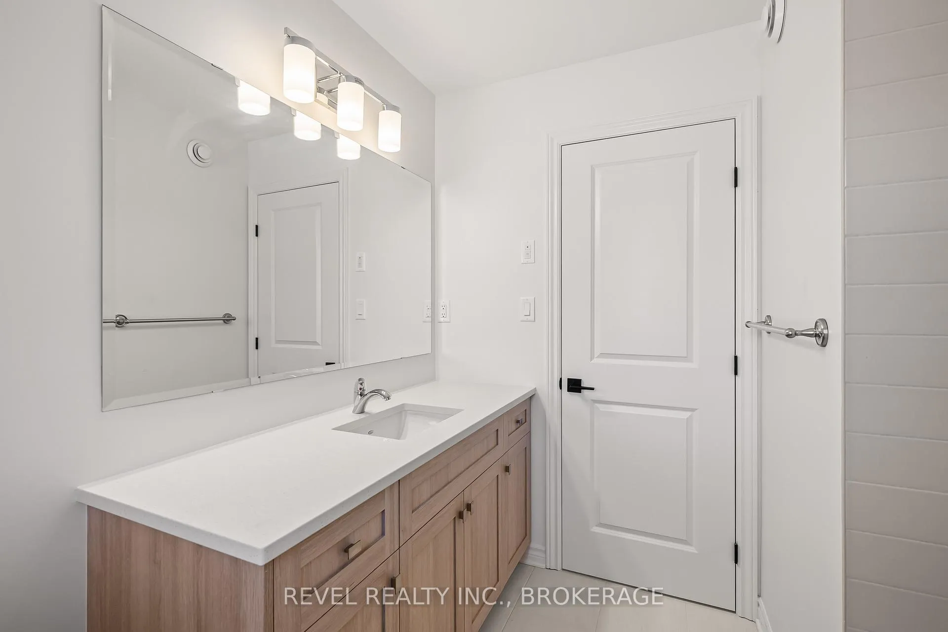 Photo 20 of 336 Dockside Drive, Kingston, Kingston East (Incl Barret Crt) — HOMEH