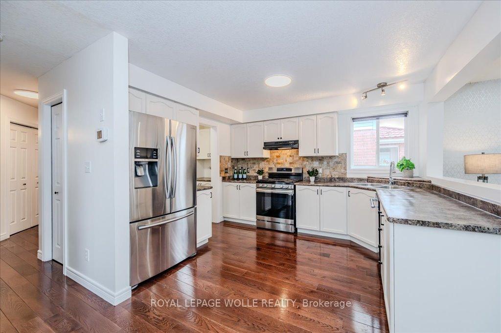 Photo 8 of 65 Colton Circle, Kitchener — HOMEH