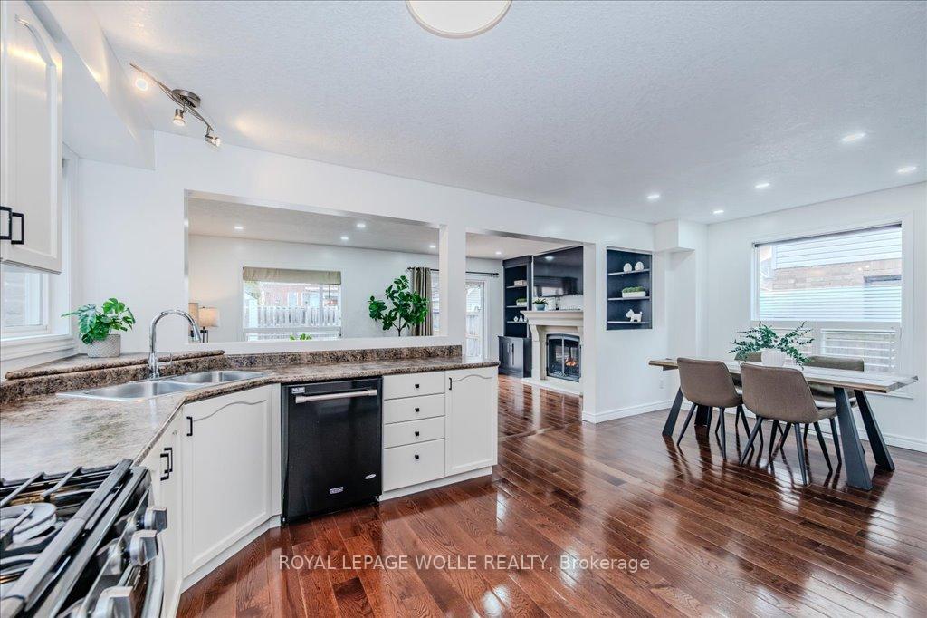 Photo 10 of 65 Colton Circle, Kitchener — HOMEH