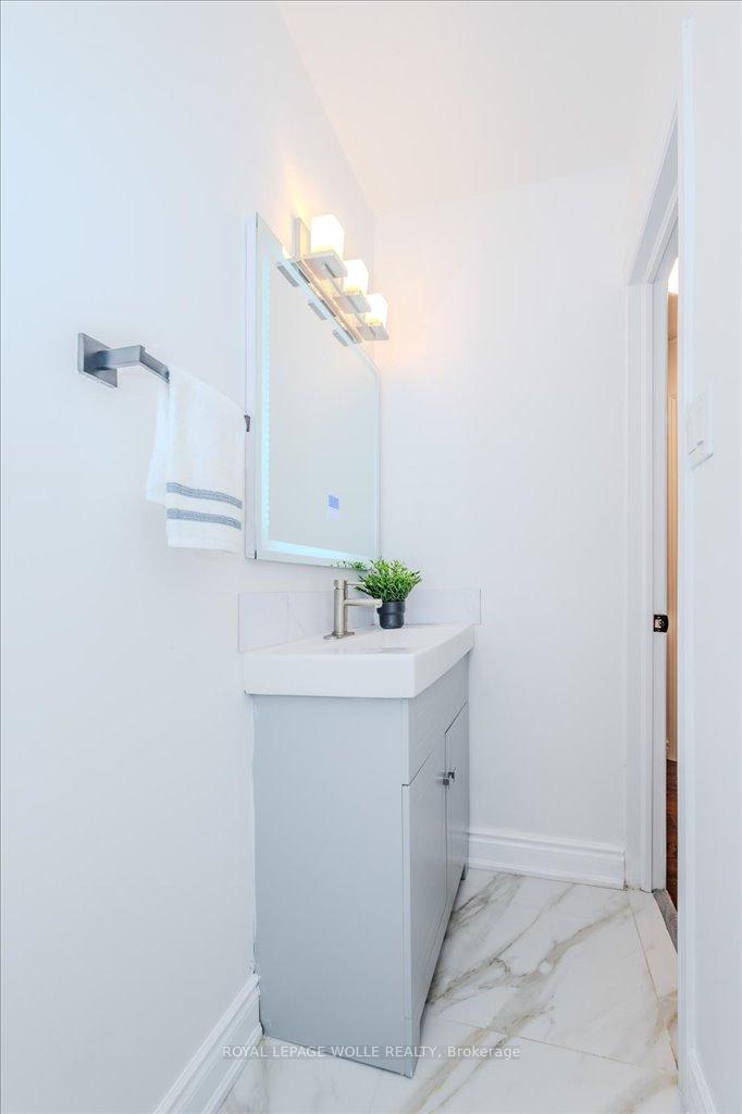 Photo 16 of 65 Colton Circle, Kitchener — HOMEH