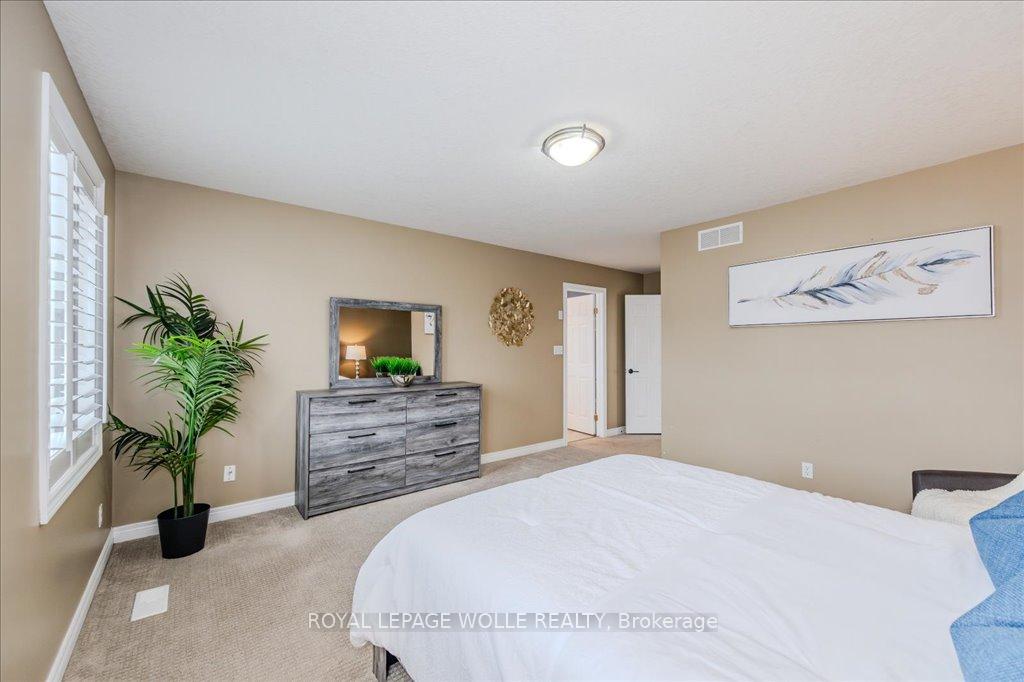 Photo 18 of 65 Colton Circle, Kitchener — HOMEH