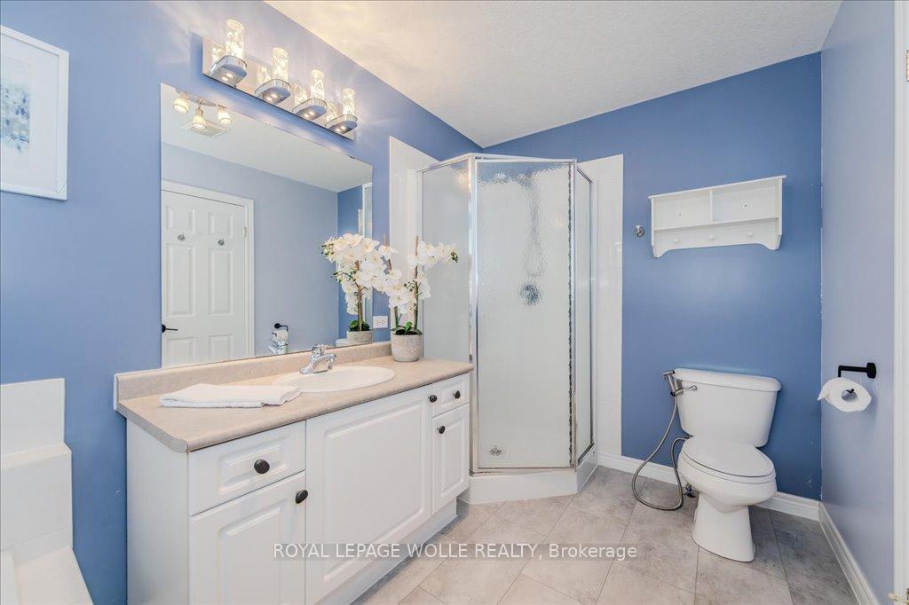 Photo 21 of 65 Colton Circle, Kitchener — HOMEH