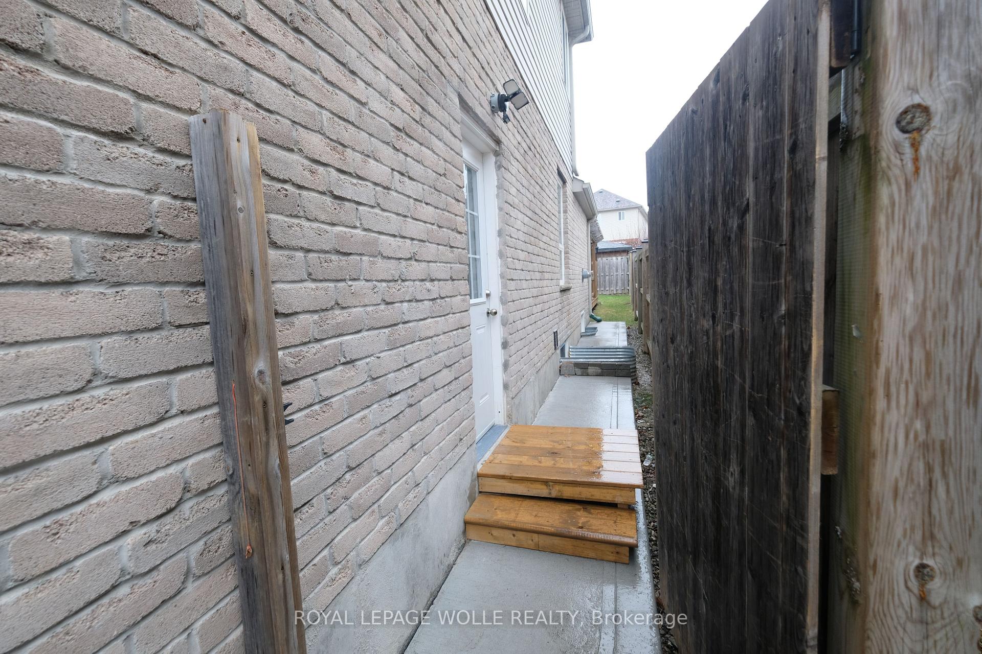Photo 40 of 65 Colton Circle, Kitchener — HOMEH
