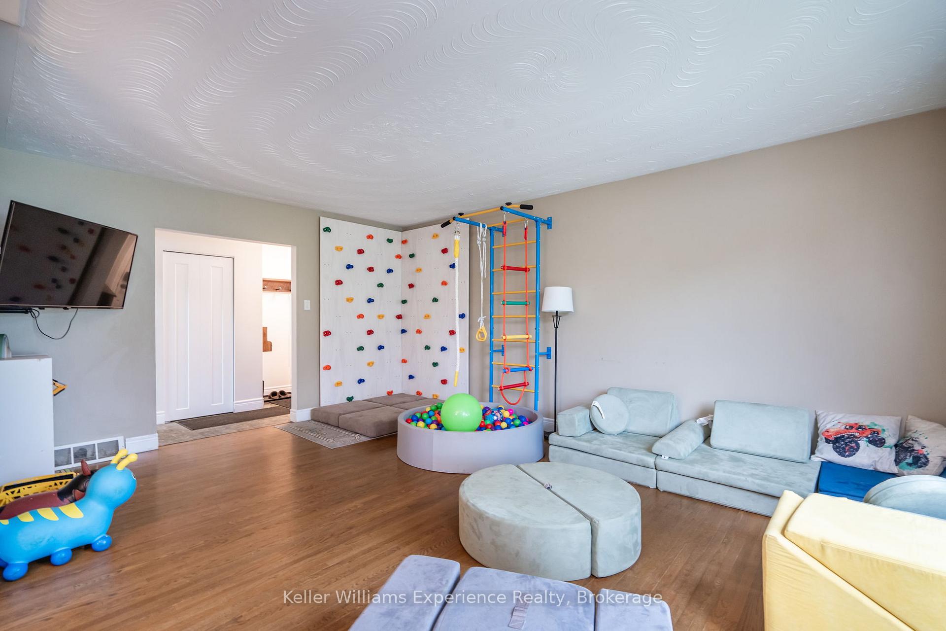 Photo 11 of 624 Manly Street, Midland — HOMEH