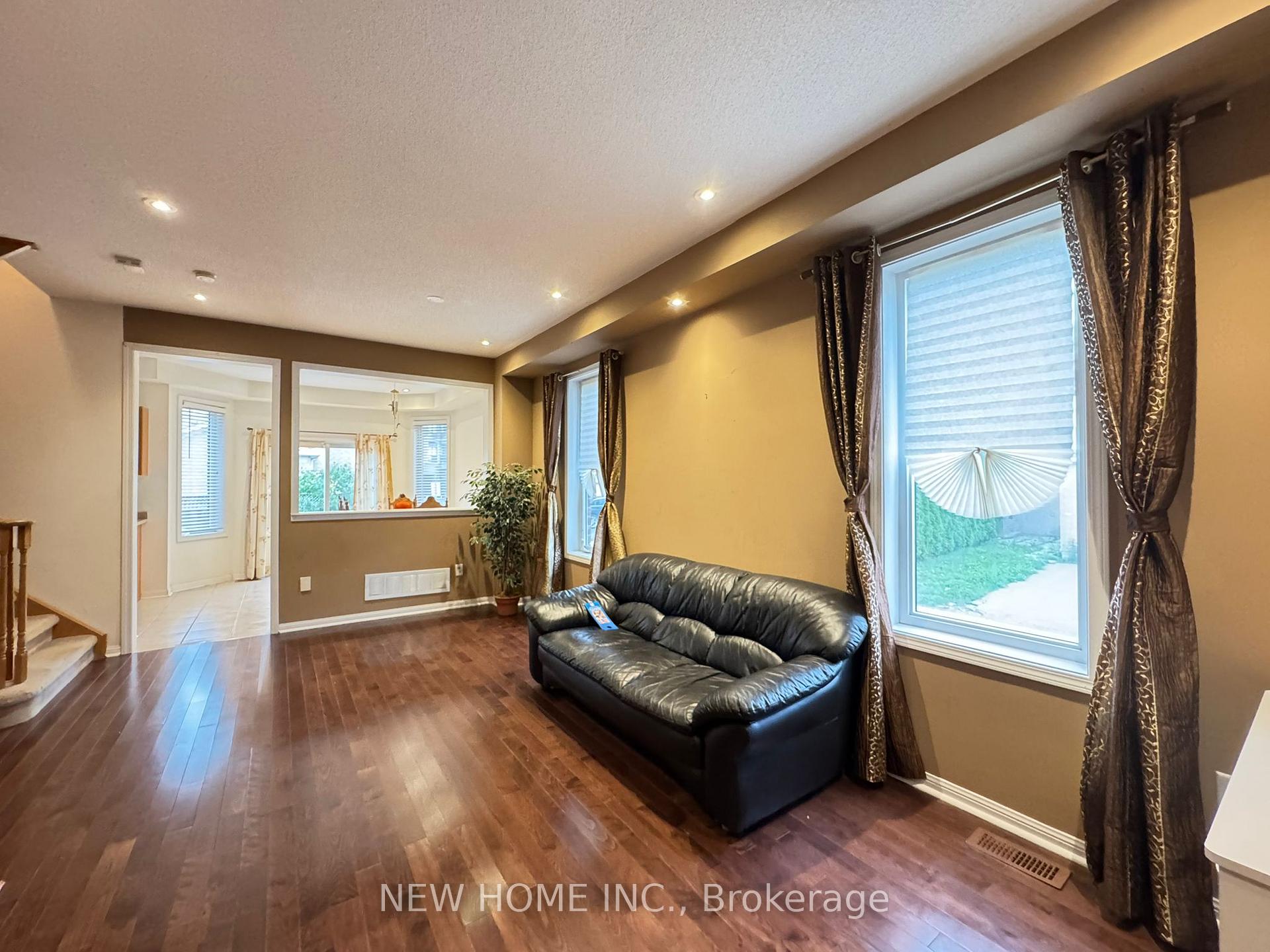 Photo 4 of 23 Briarcrest Drive, Markham, Berczy — HOMEH
