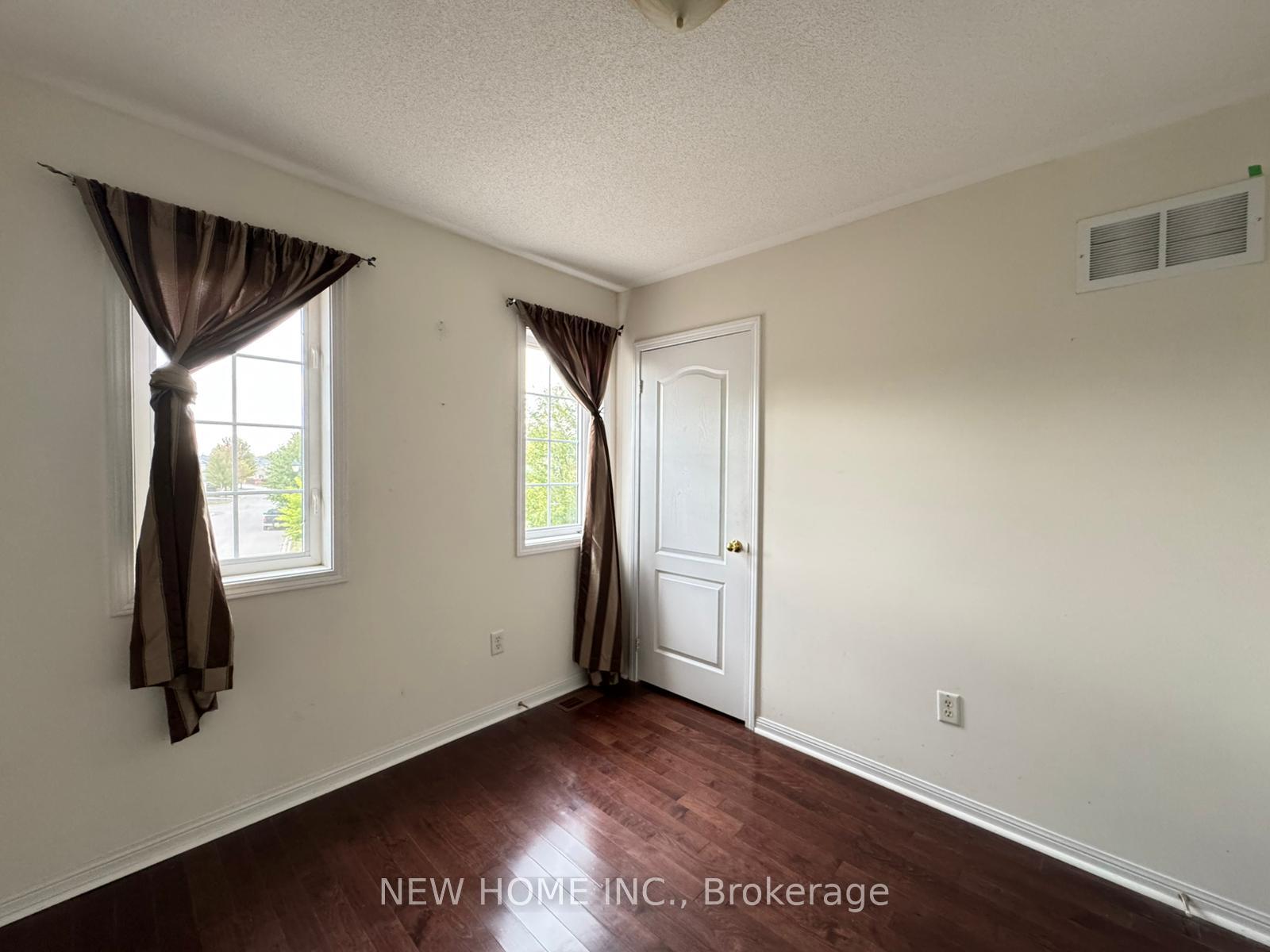 Photo 13 of 23 Briarcrest Drive, Markham, Berczy — HOMEH