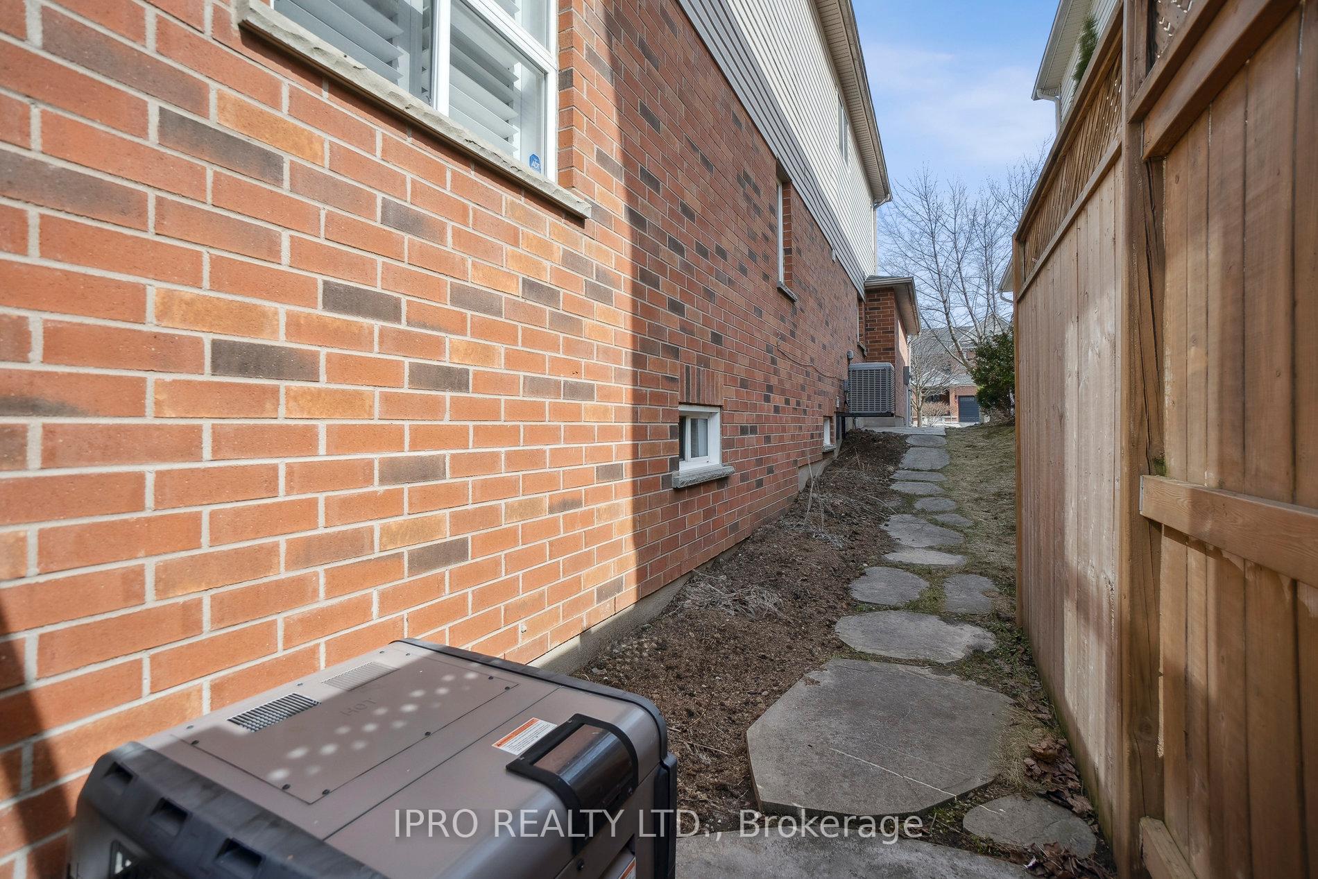 Photo 40 of 111 Autumn Ridge Trail, Kitchener — HOMEH