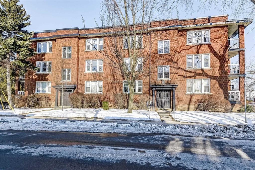 Front of Unit 6, 4 North Oval Street