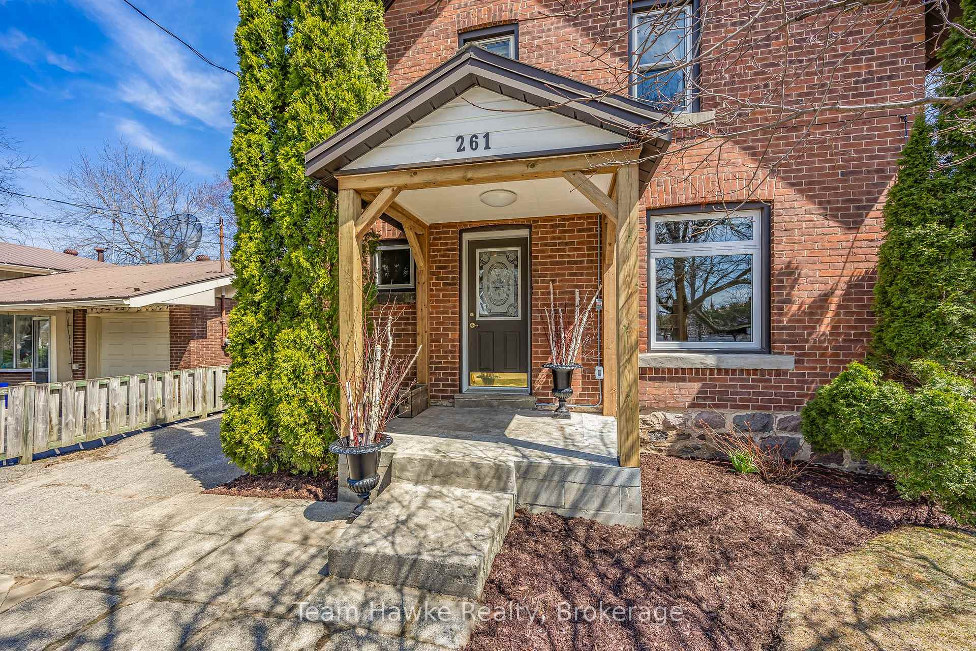Photo 3 of 261 Eighth Street, Midland — HOMEH