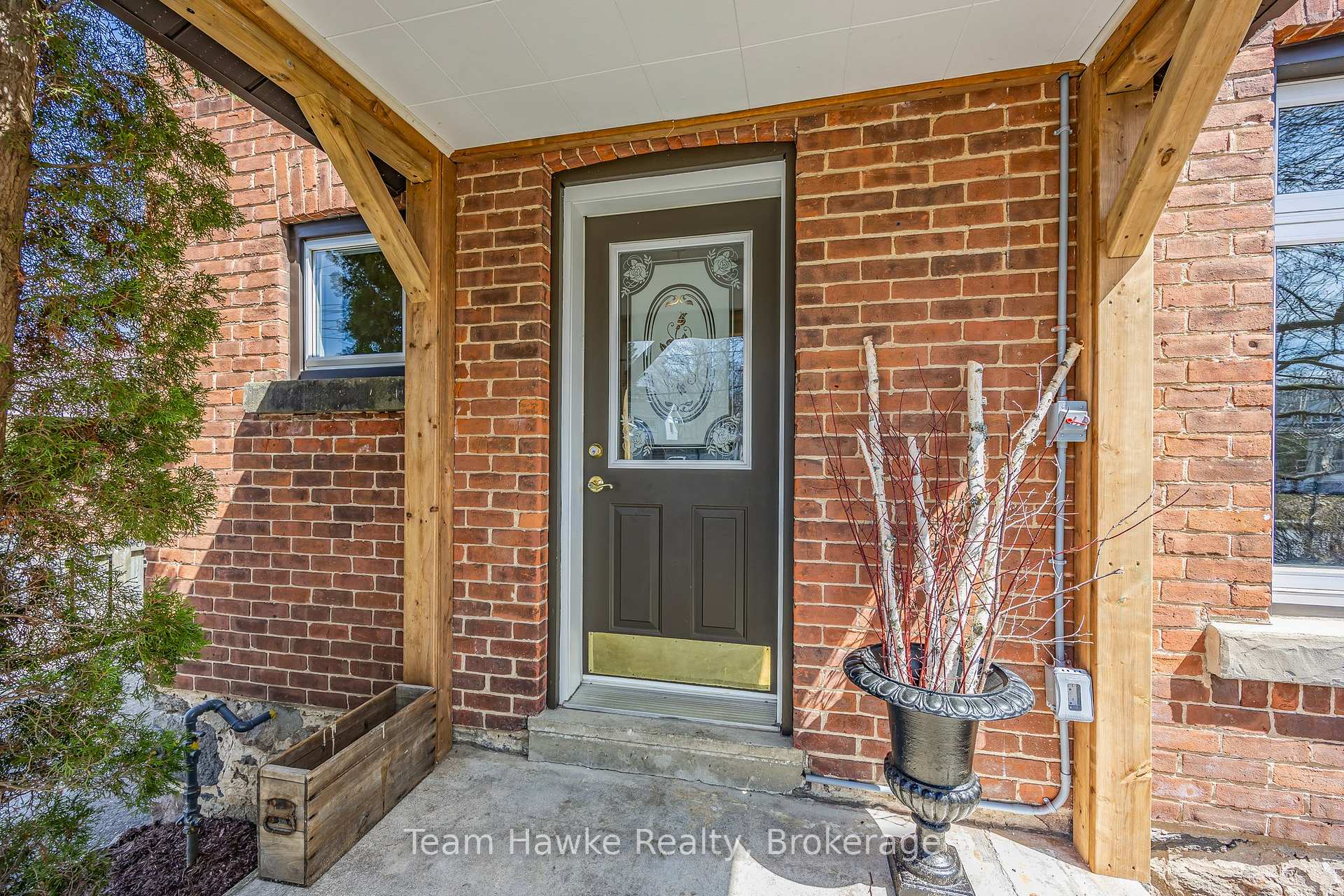 Photo 4 of 261 Eighth Street, Midland — HOMEH
