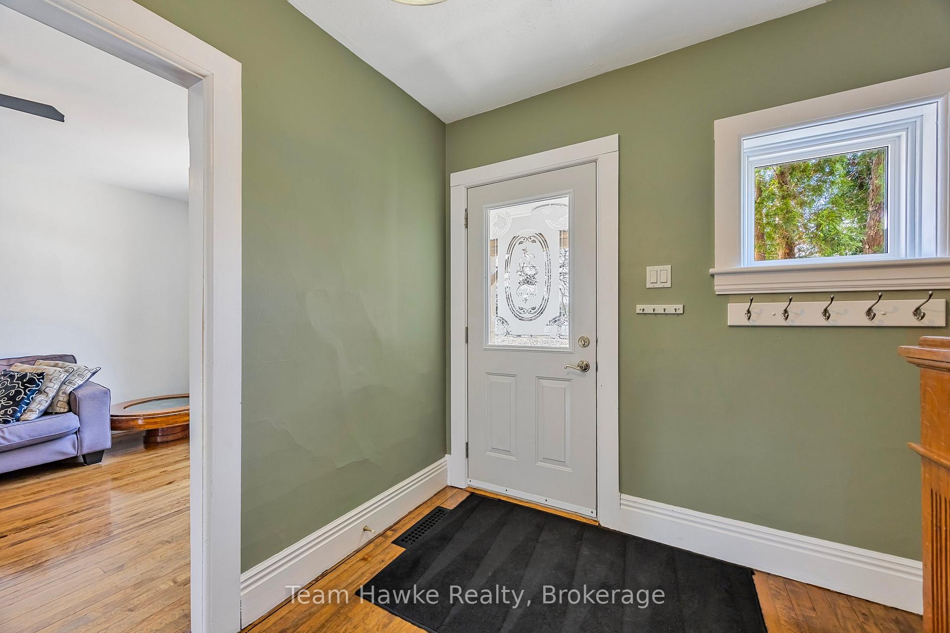 Photo 5 of 261 Eighth Street, Midland — HOMEH