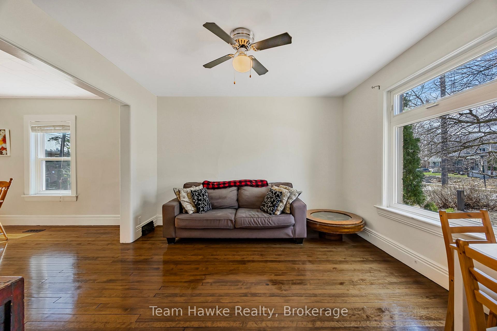 Photo 7 of 261 Eighth Street, Midland — HOMEH