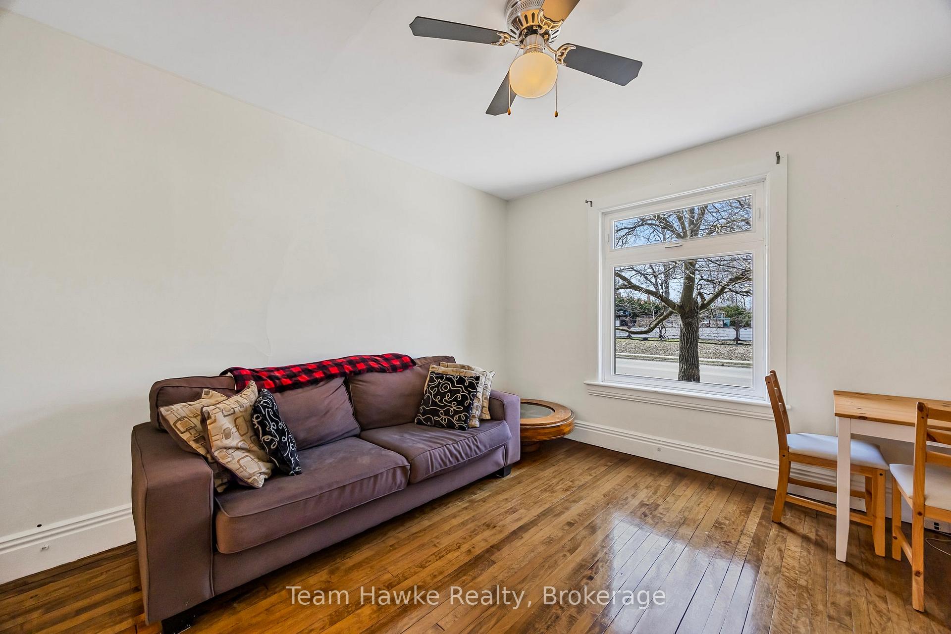 Photo 8 of 261 Eighth Street, Midland — HOMEH
