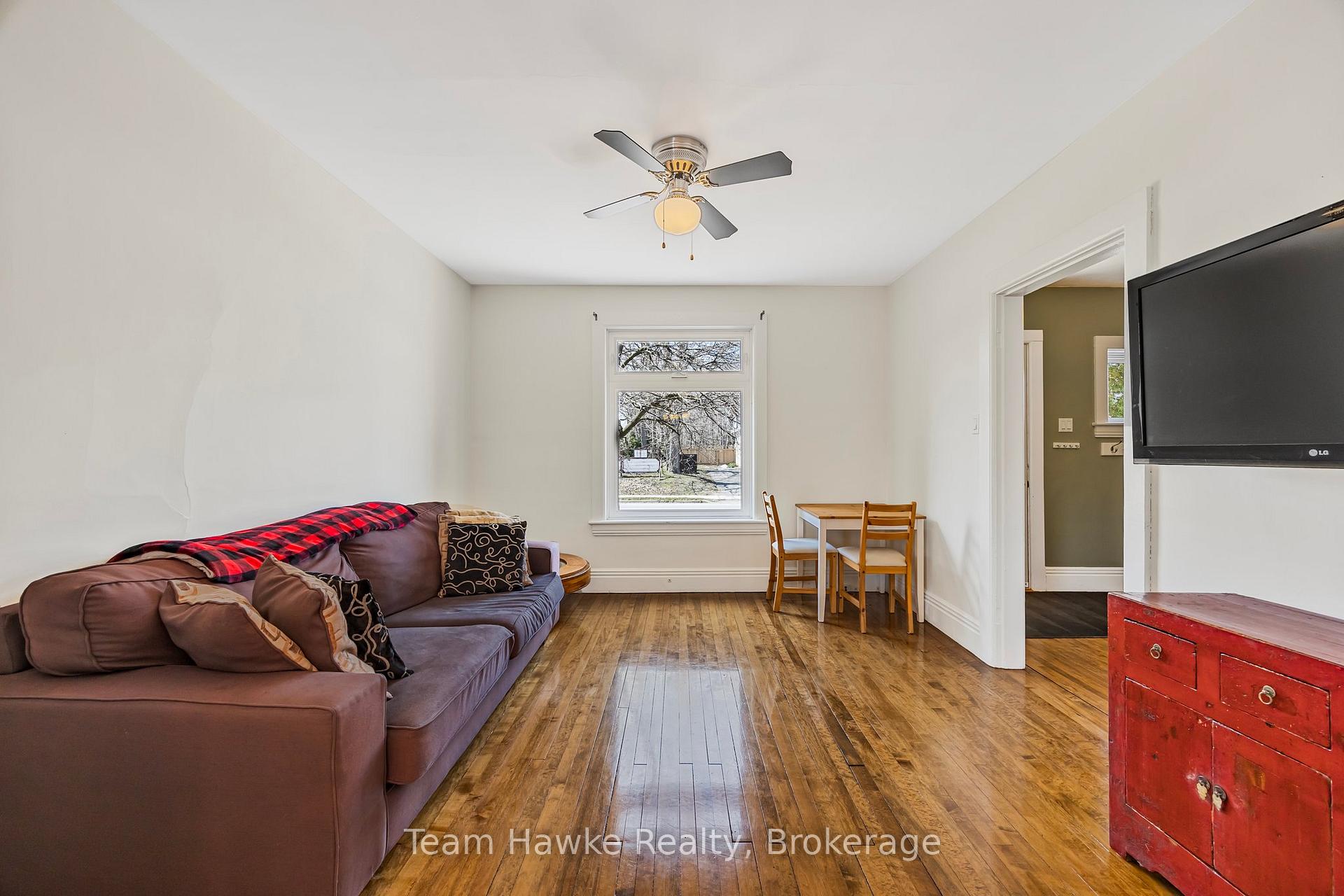 Photo 9 of 261 Eighth Street, Midland — HOMEH