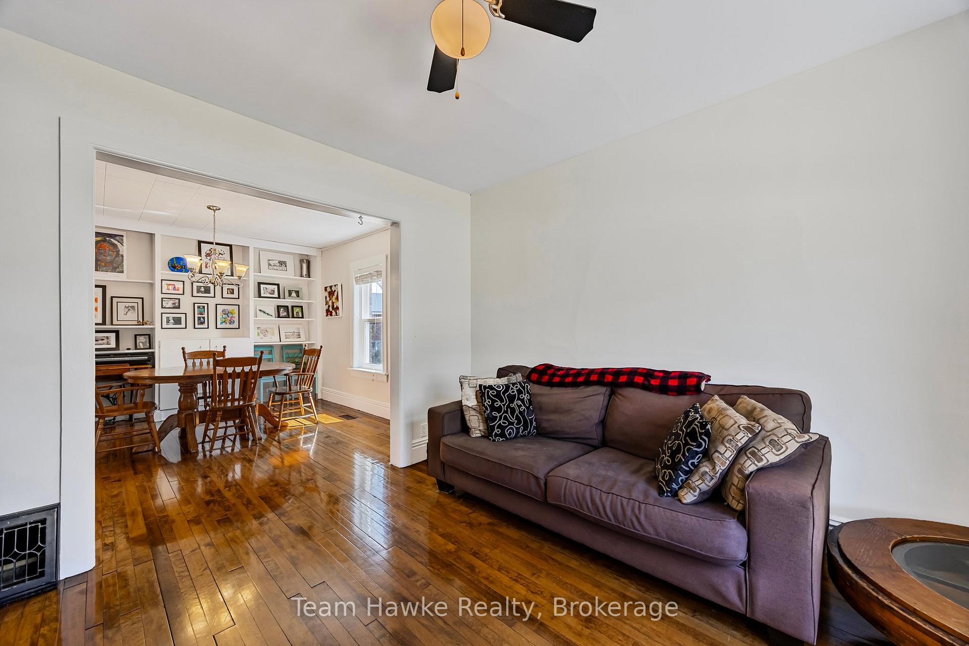 Photo 10 of 261 Eighth Street, Midland — HOMEH
