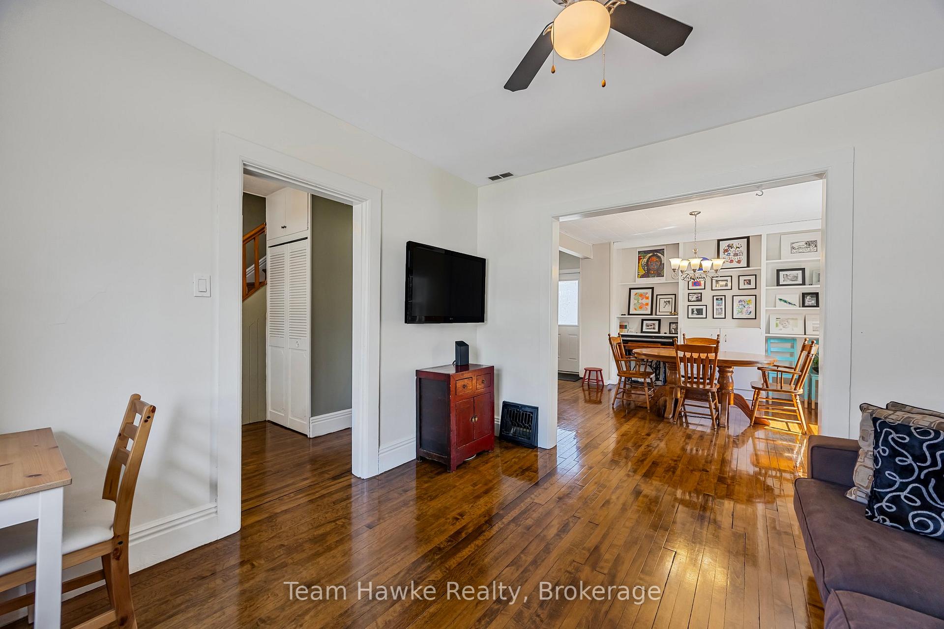 Photo 11 of 261 Eighth Street, Midland — HOMEH