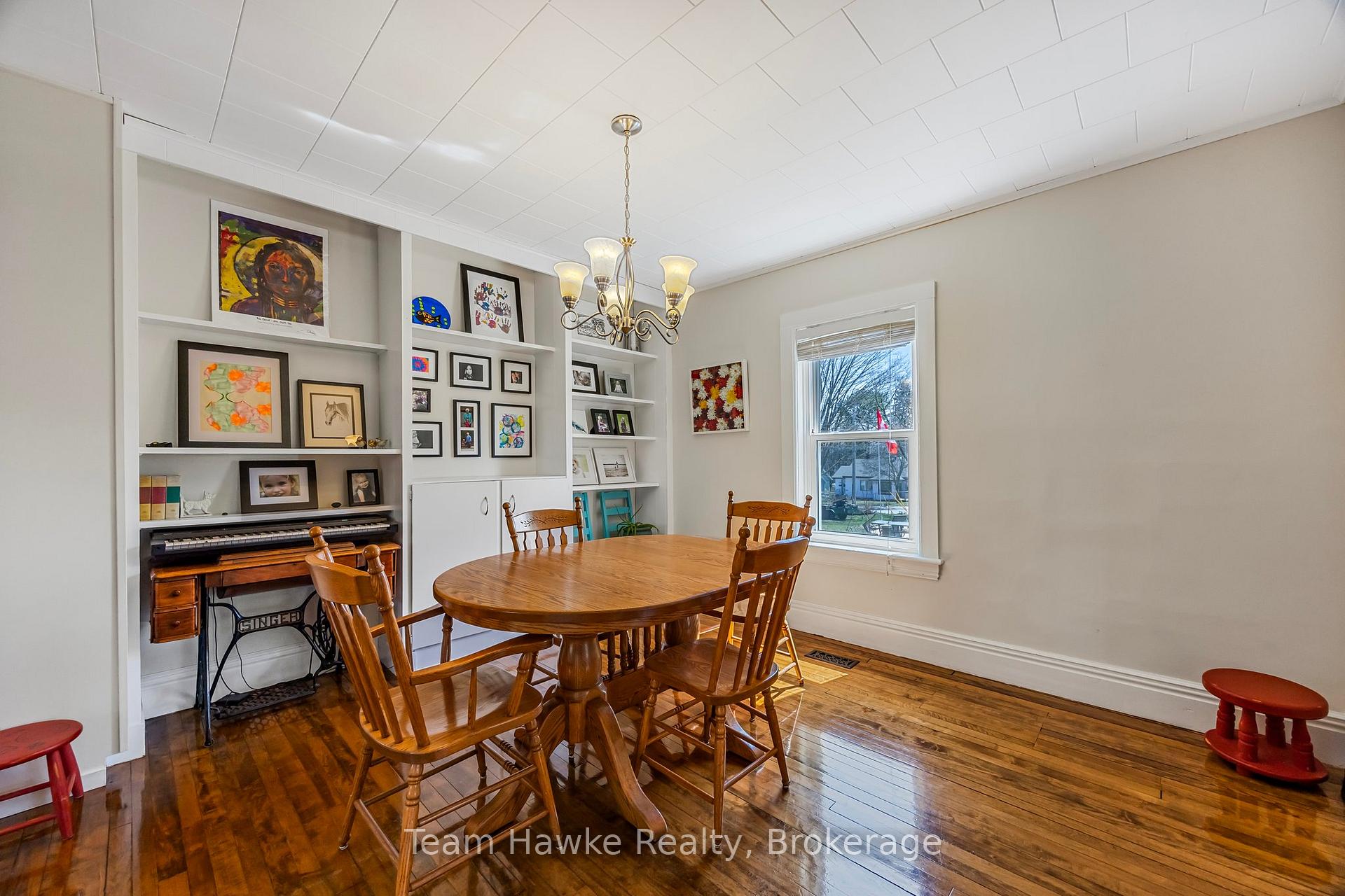 Photo 13 of 261 Eighth Street, Midland — HOMEH