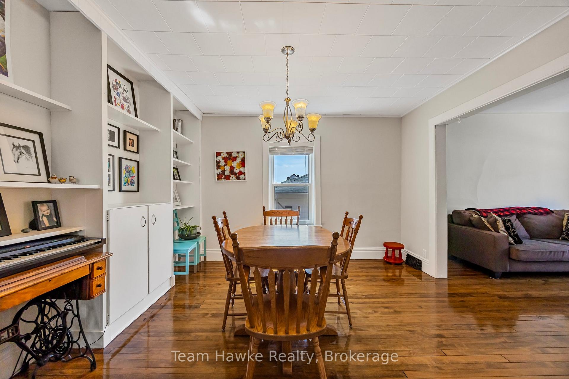 Photo 14 of 261 Eighth Street, Midland — HOMEH