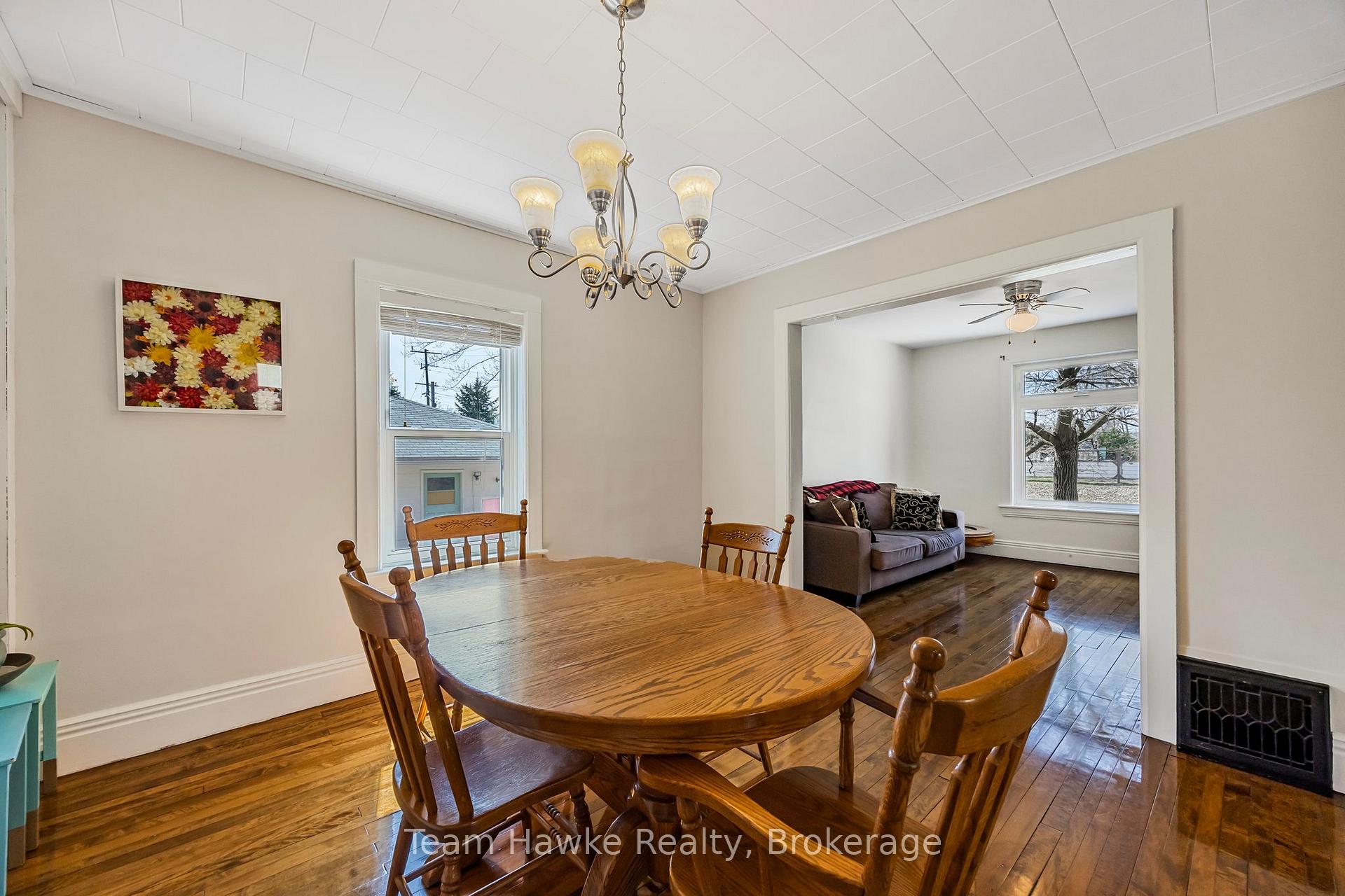 Photo 15 of 261 Eighth Street, Midland — HOMEH