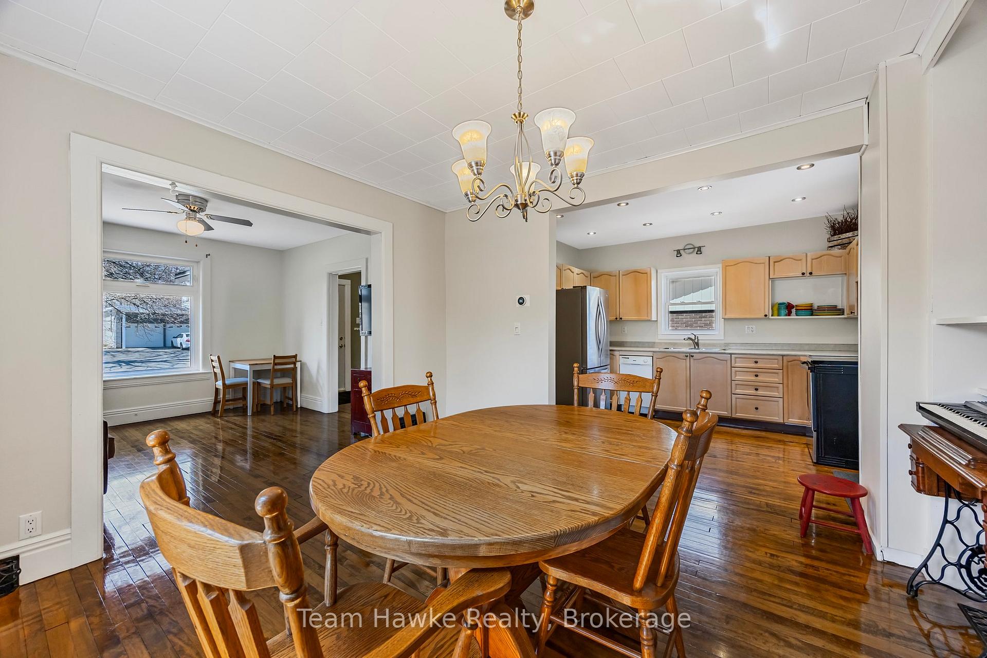 Photo 16 of 261 Eighth Street, Midland — HOMEH