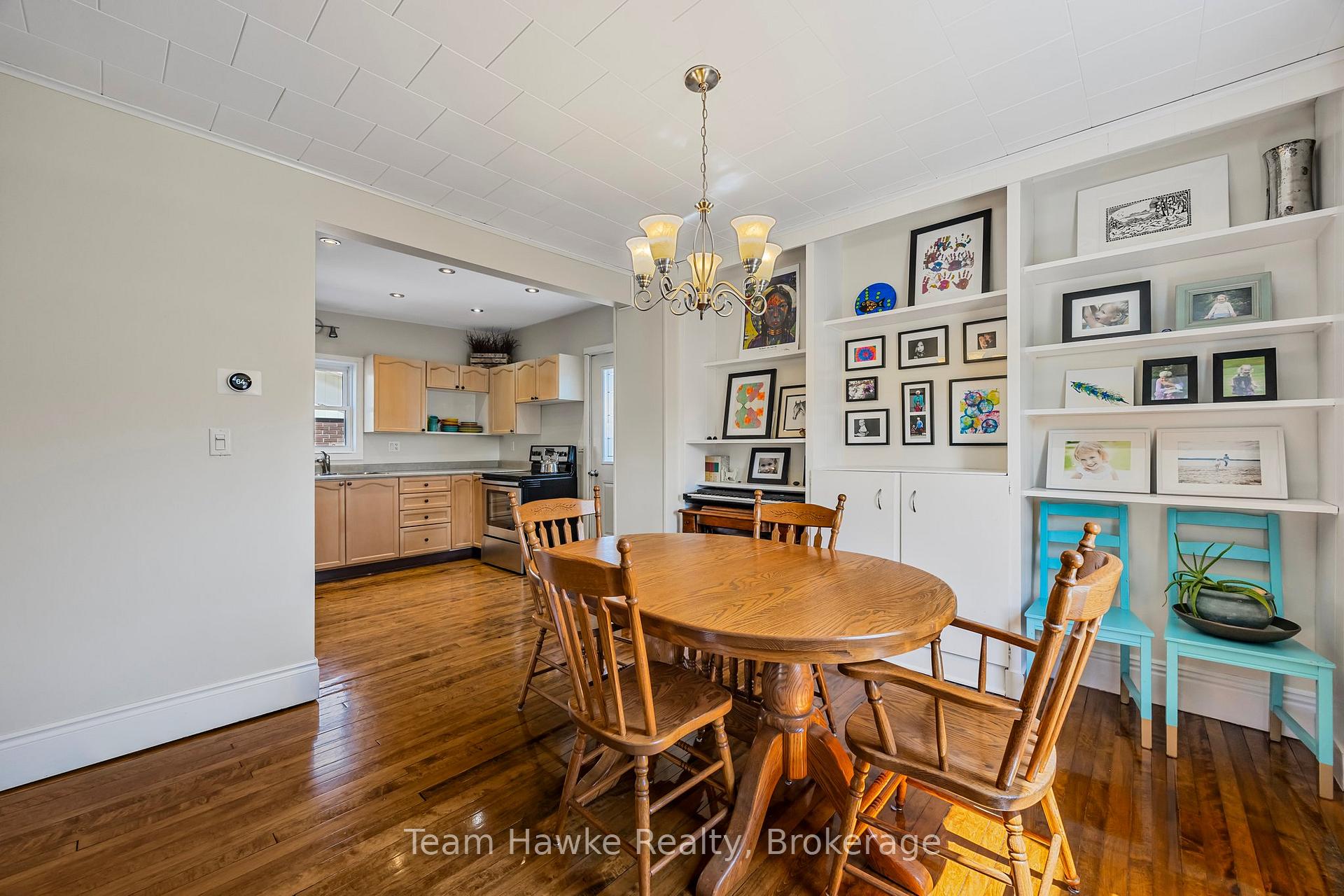 Photo 17 of 261 Eighth Street, Midland — HOMEH