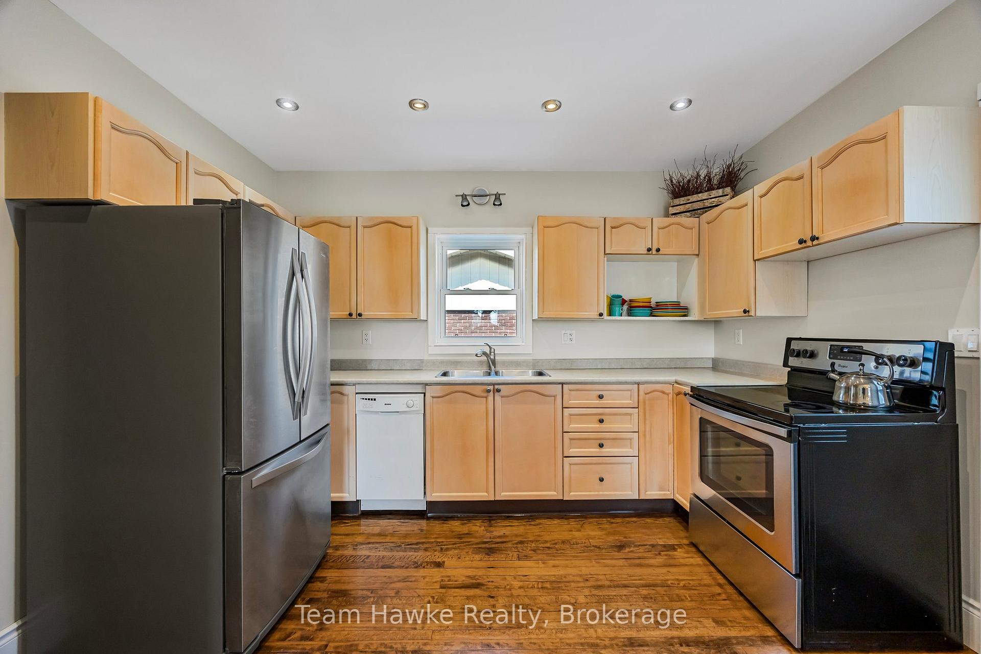 Photo 18 of 261 Eighth Street, Midland — HOMEH