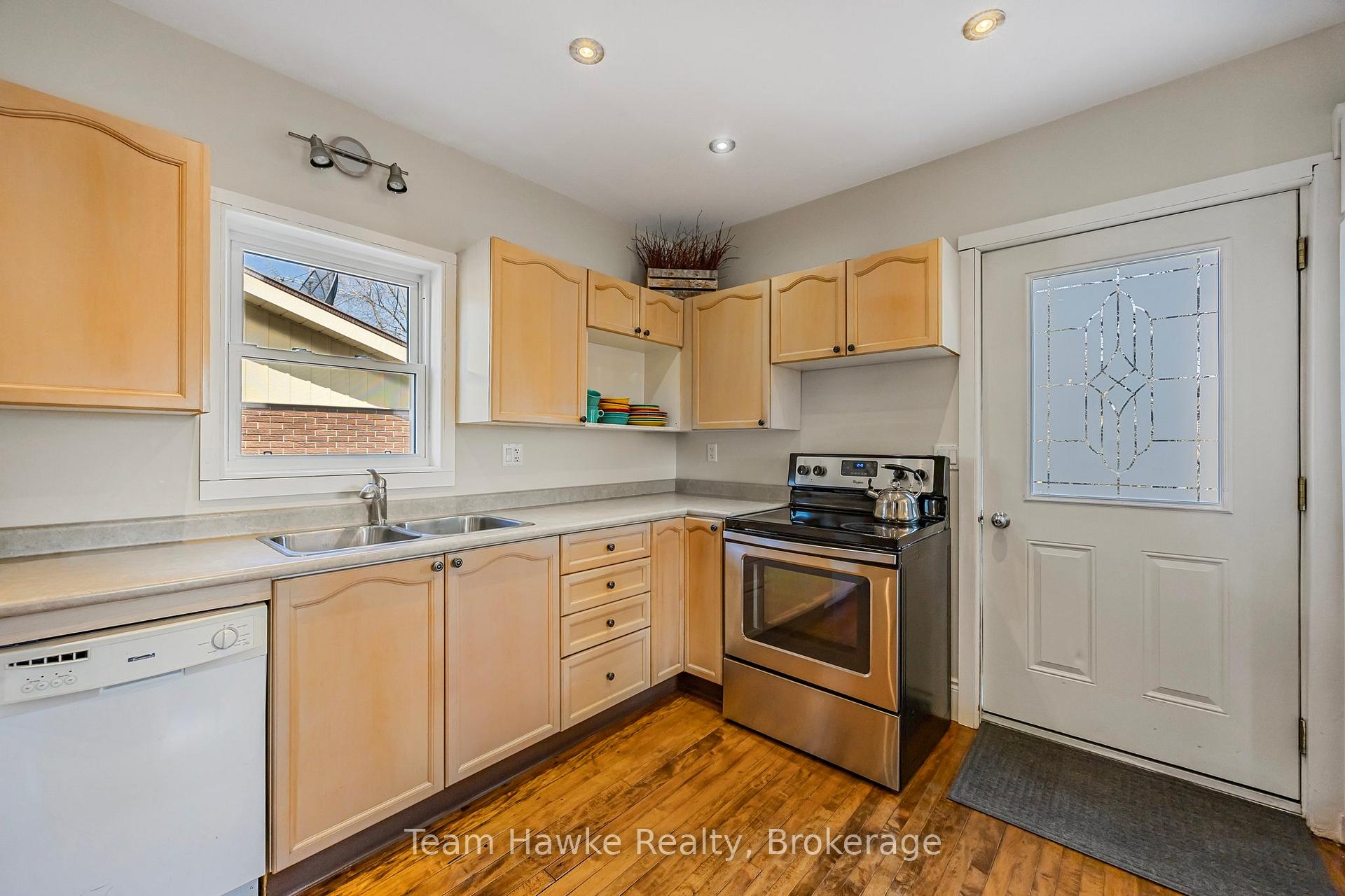 Photo 19 of 261 Eighth Street, Midland — HOMEH