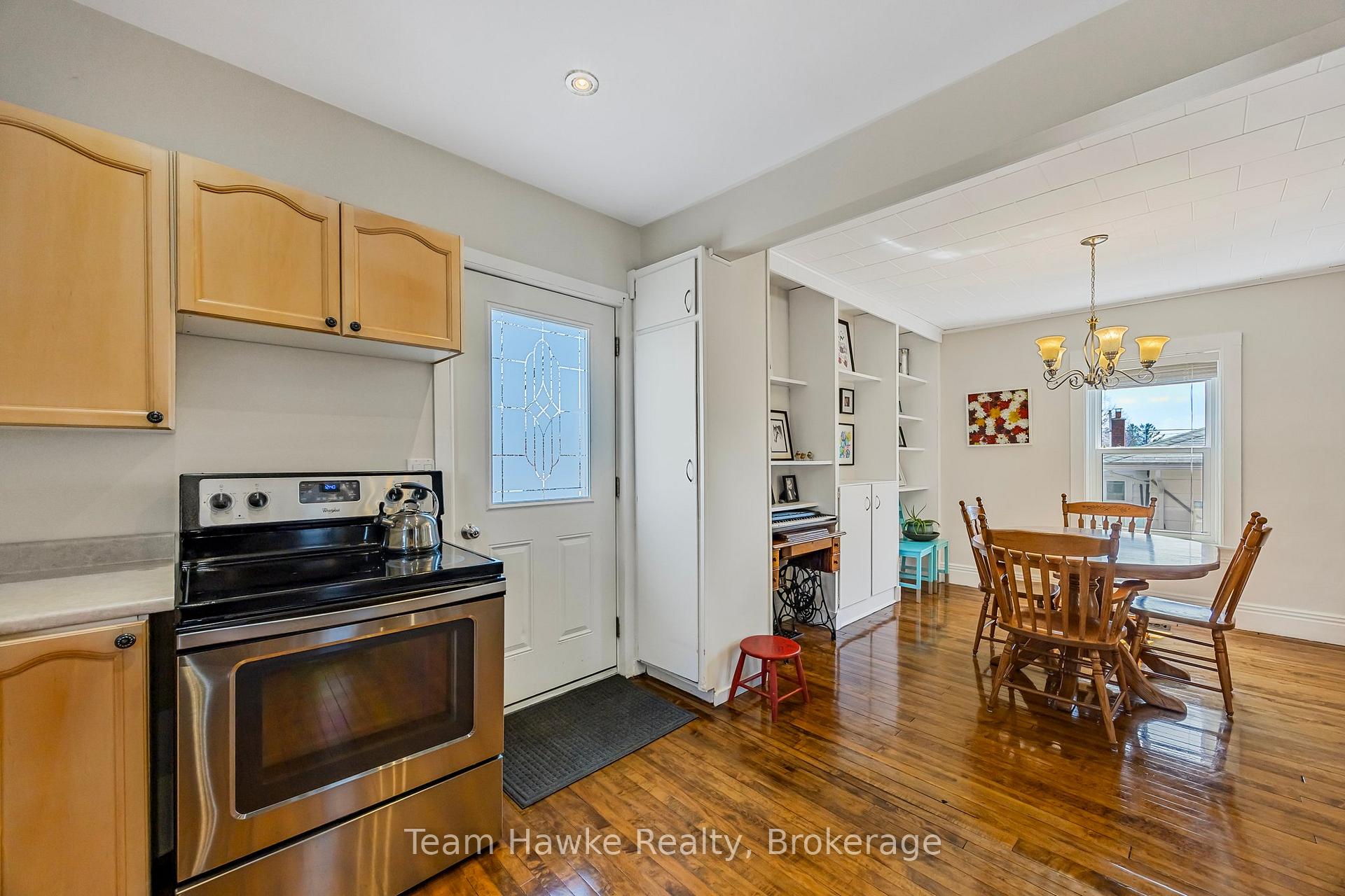 Photo 20 of 261 Eighth Street, Midland — HOMEH