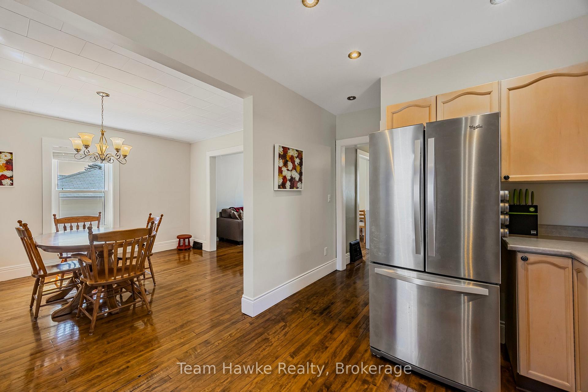 Photo 21 of 261 Eighth Street, Midland — HOMEH