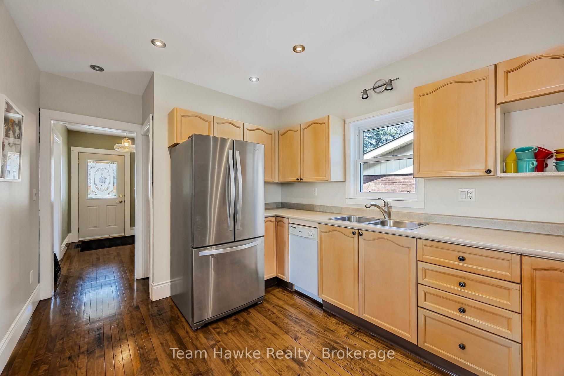 Photo 22 of 261 Eighth Street, Midland — HOMEH