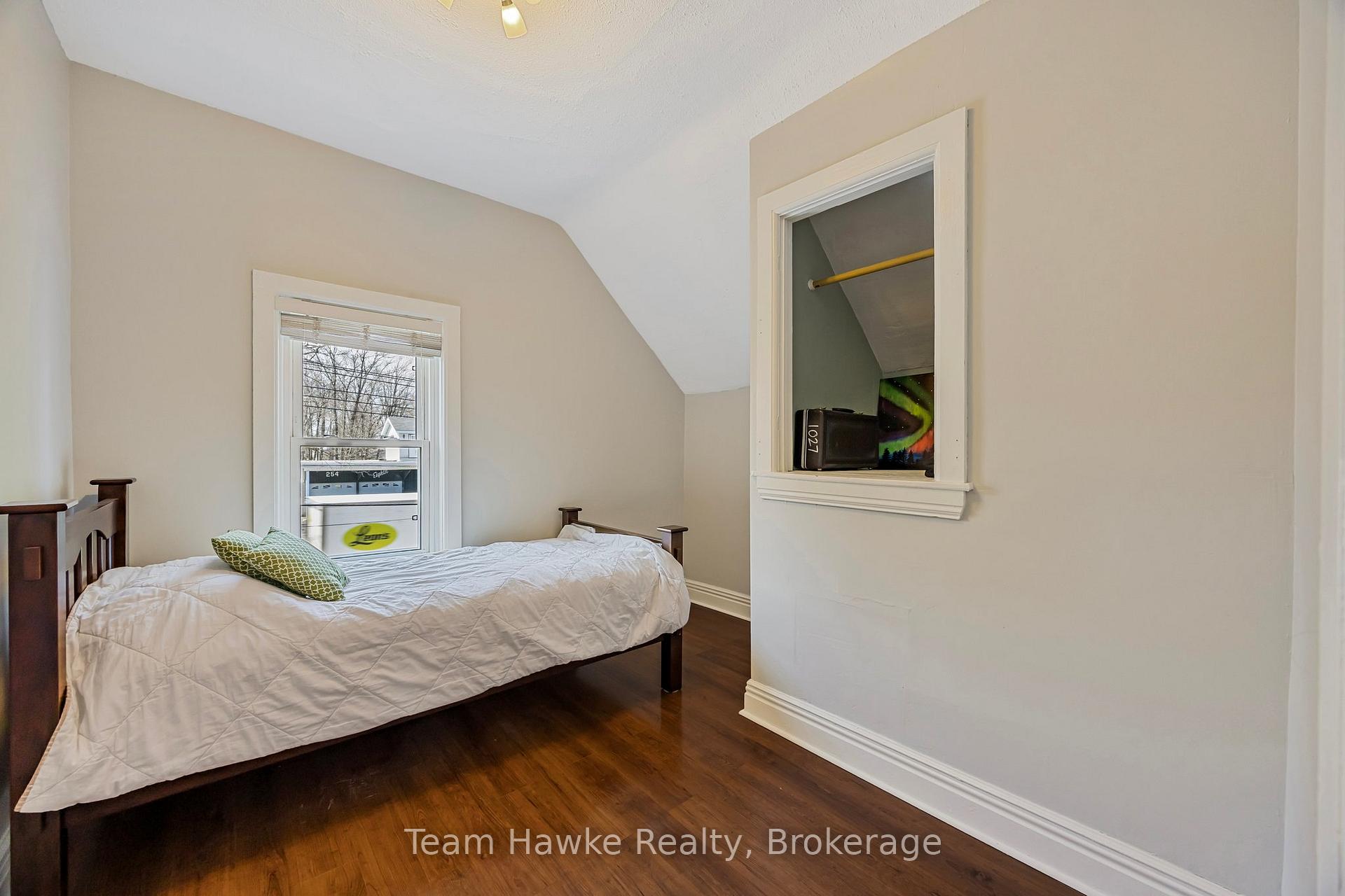 Photo 23 of 261 Eighth Street, Midland — HOMEH