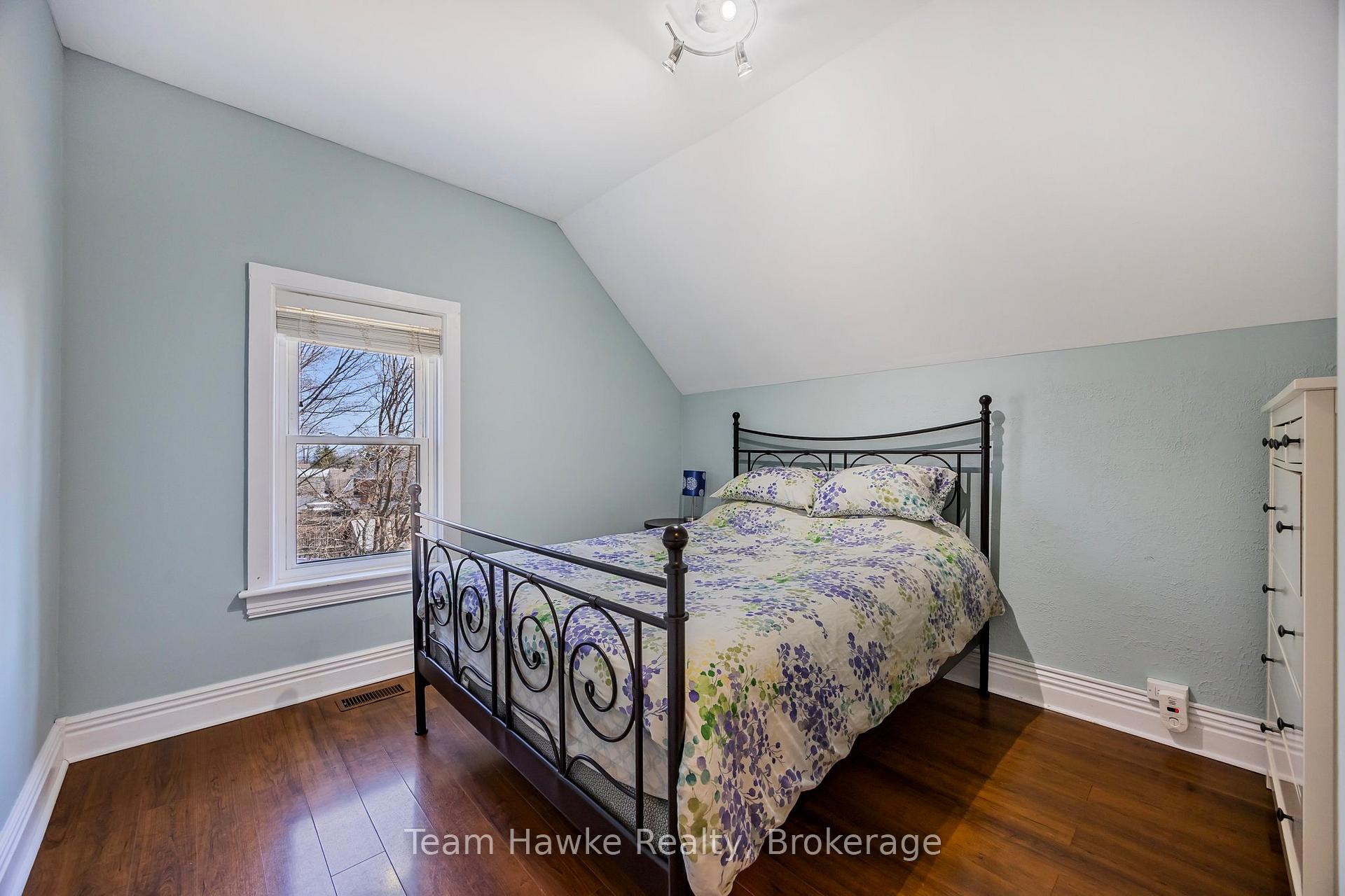 Photo 27 of 261 Eighth Street, Midland — HOMEH