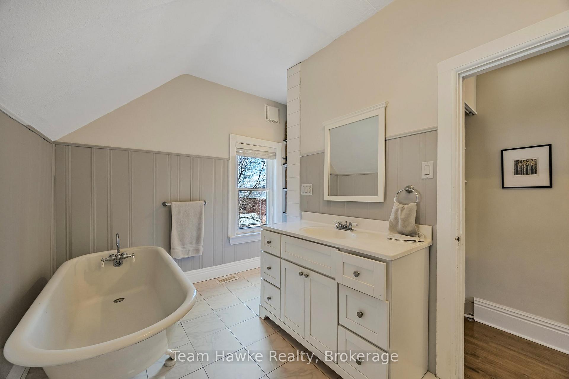 Photo 29 of 261 Eighth Street, Midland — HOMEH