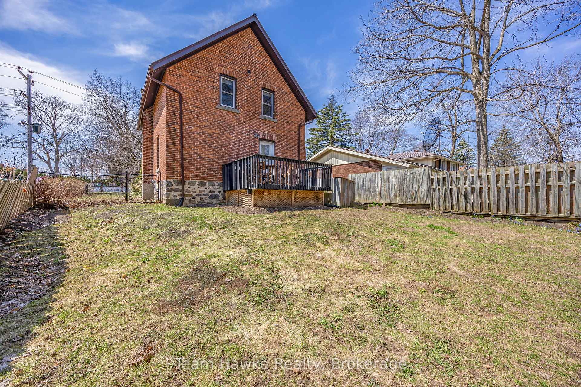 Photo 33 of 261 Eighth Street, Midland — HOMEH