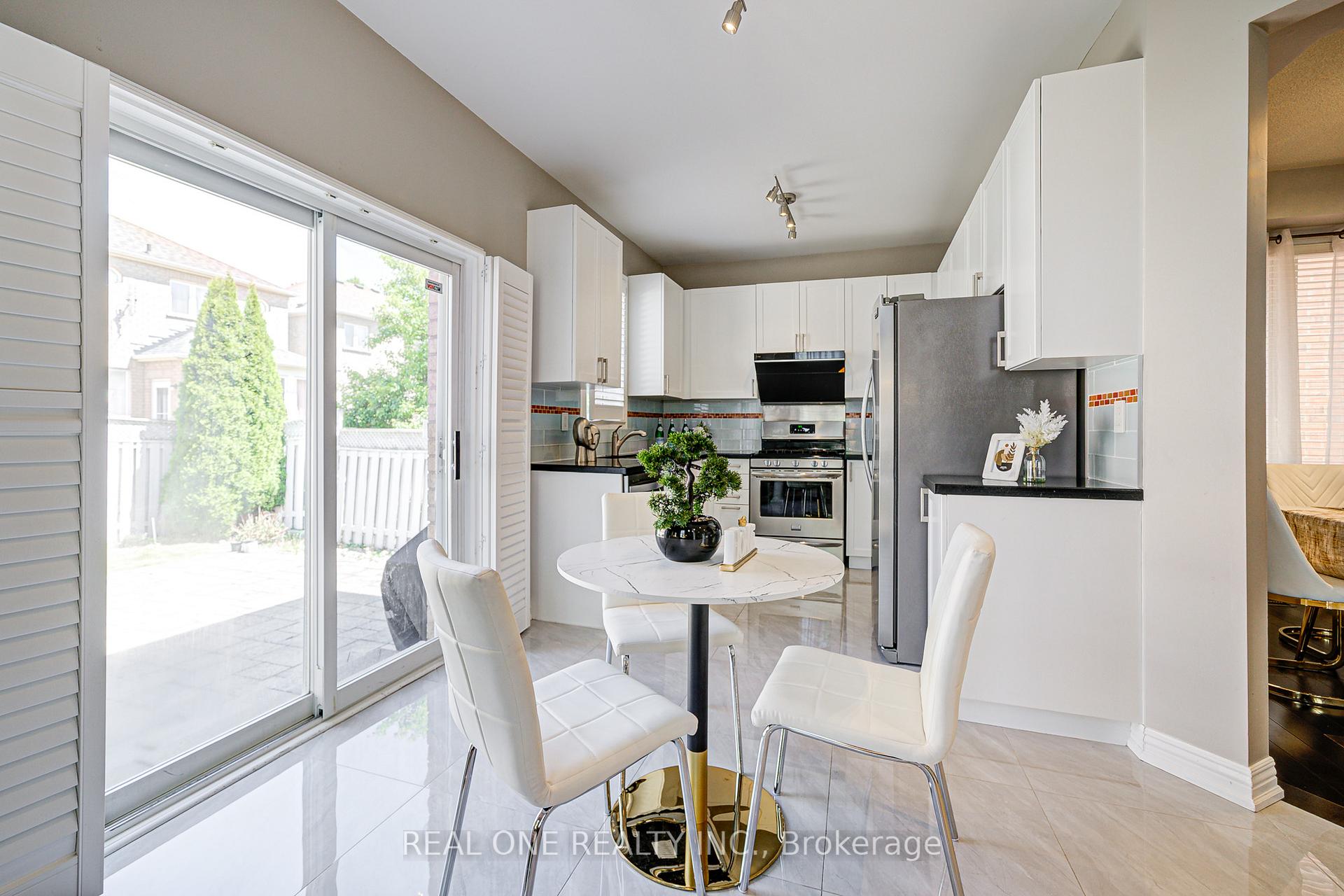 Photo 13 of 35 Ridgecrest Road, Markham, Berczy — HOMEH