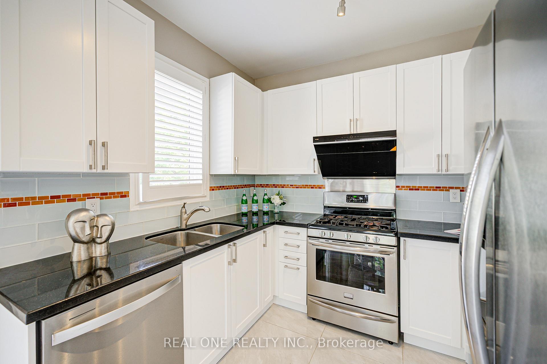 Photo 14 of 35 Ridgecrest Road, Markham, Berczy — HOMEH