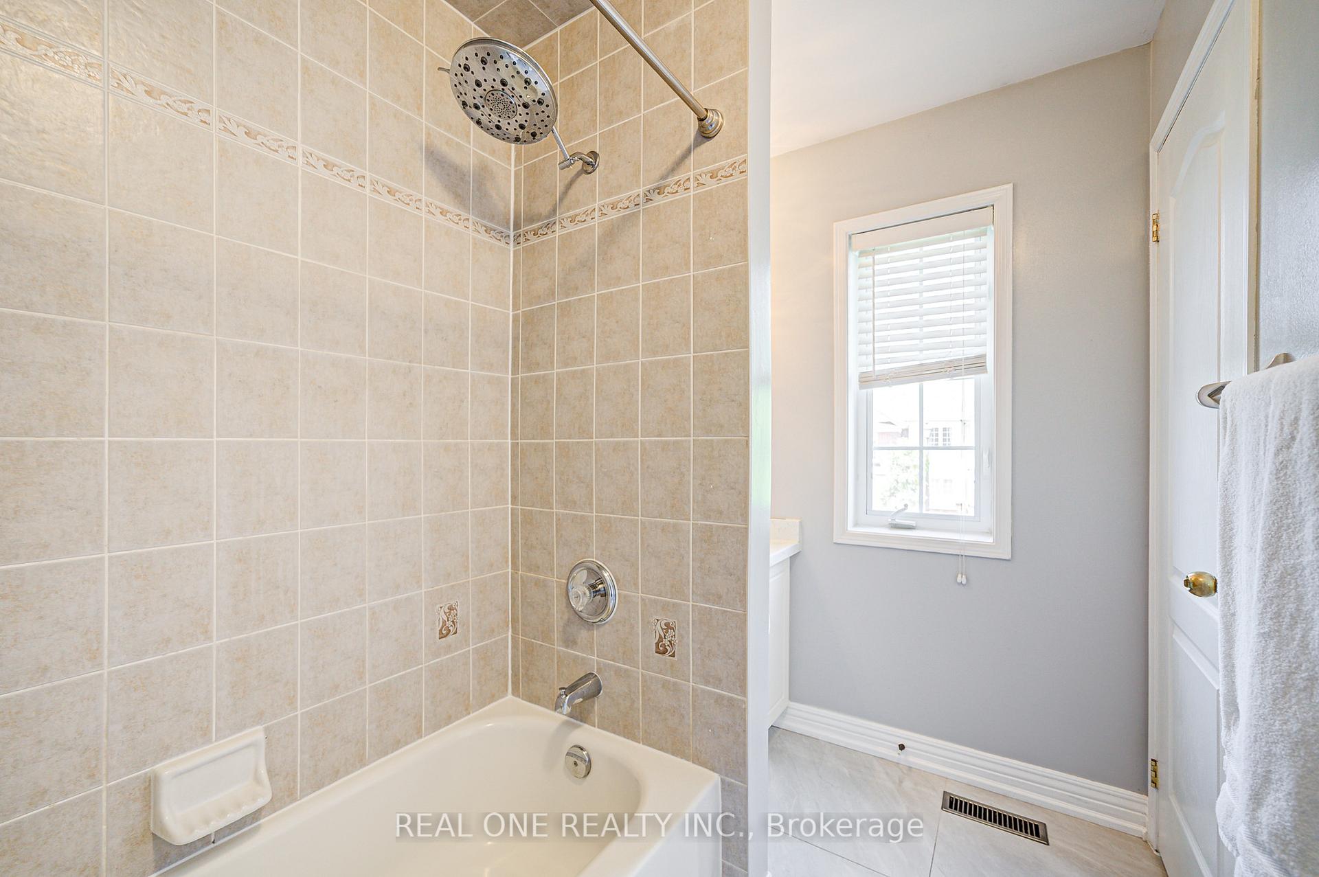 Photo 28 of 35 Ridgecrest Road, Markham, Berczy — HOMEH