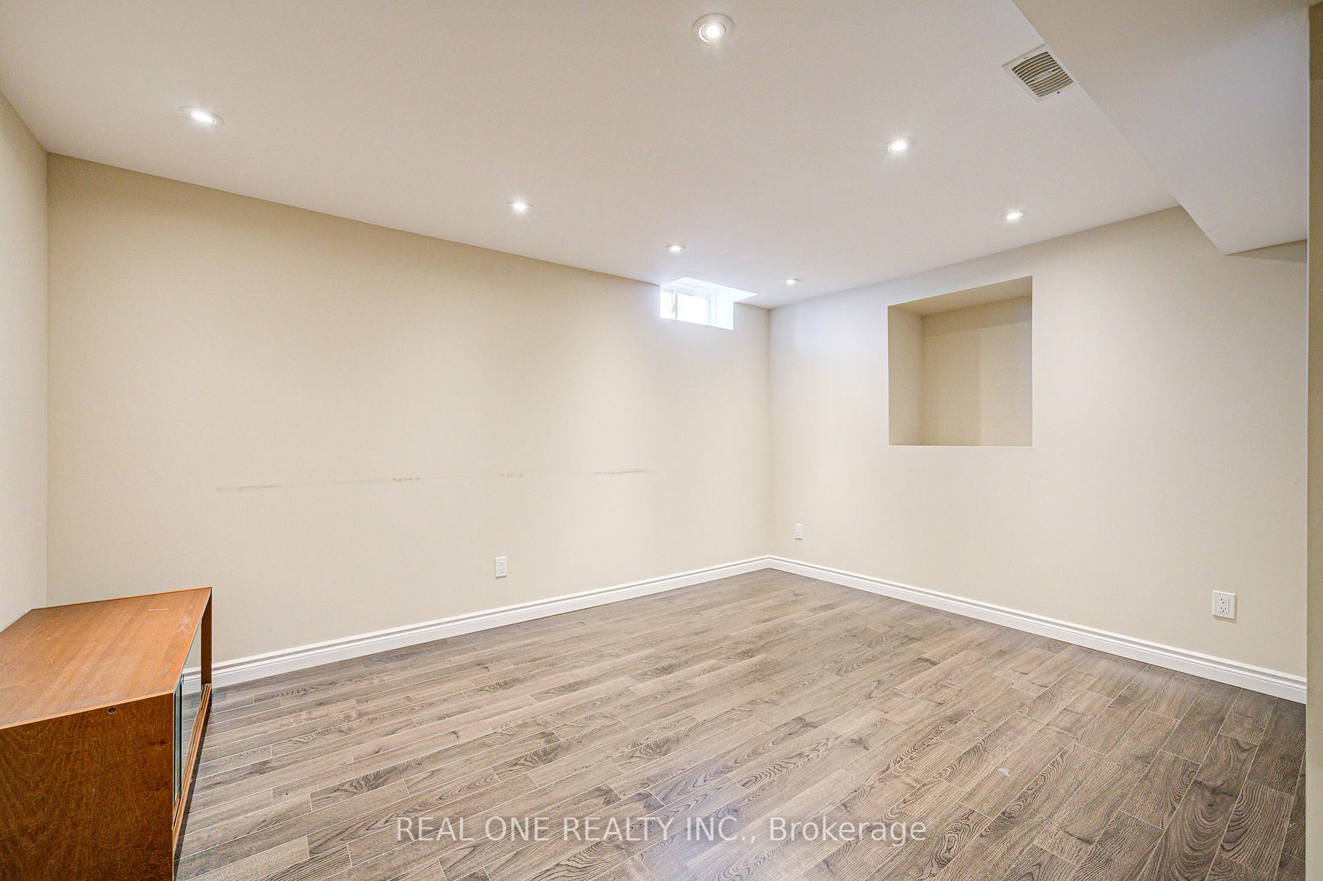 Photo 33 of 35 Ridgecrest Road, Markham, Berczy — HOMEH