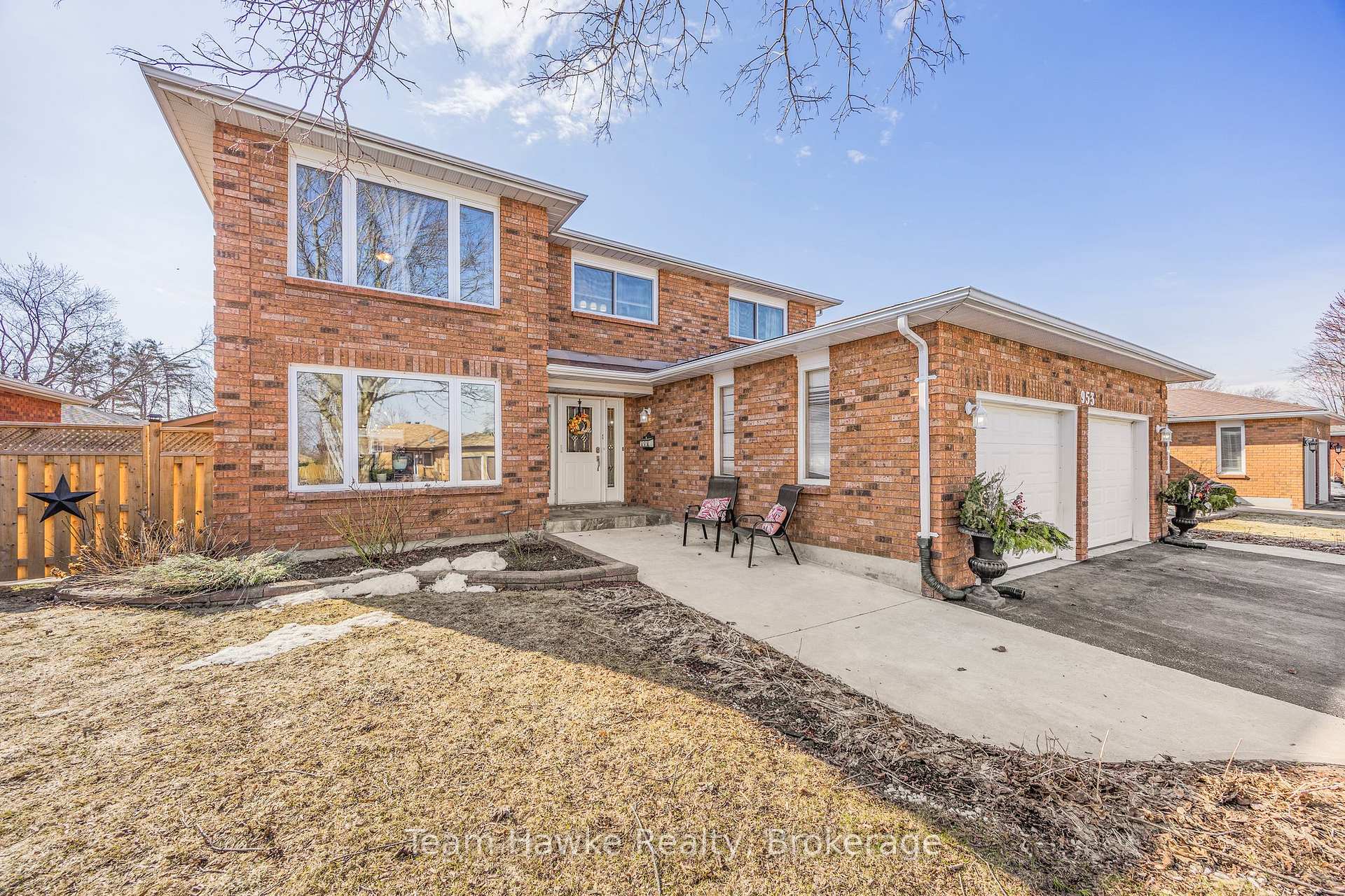 Photo 1 of 953 Playfair Road, Midland — HOMEH