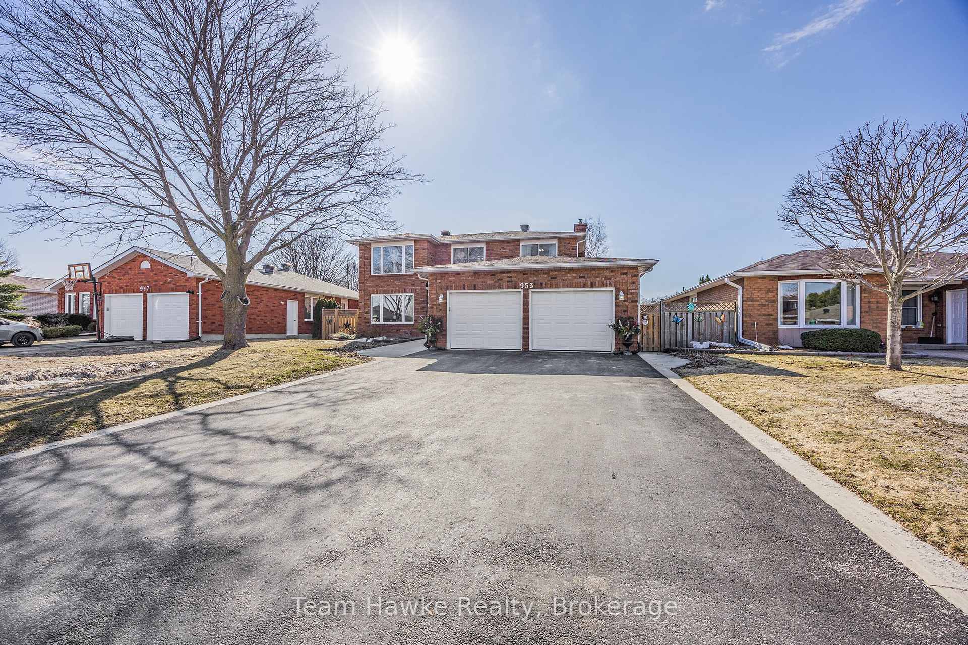 Photo 2 of 953 Playfair Road, Midland — HOMEH