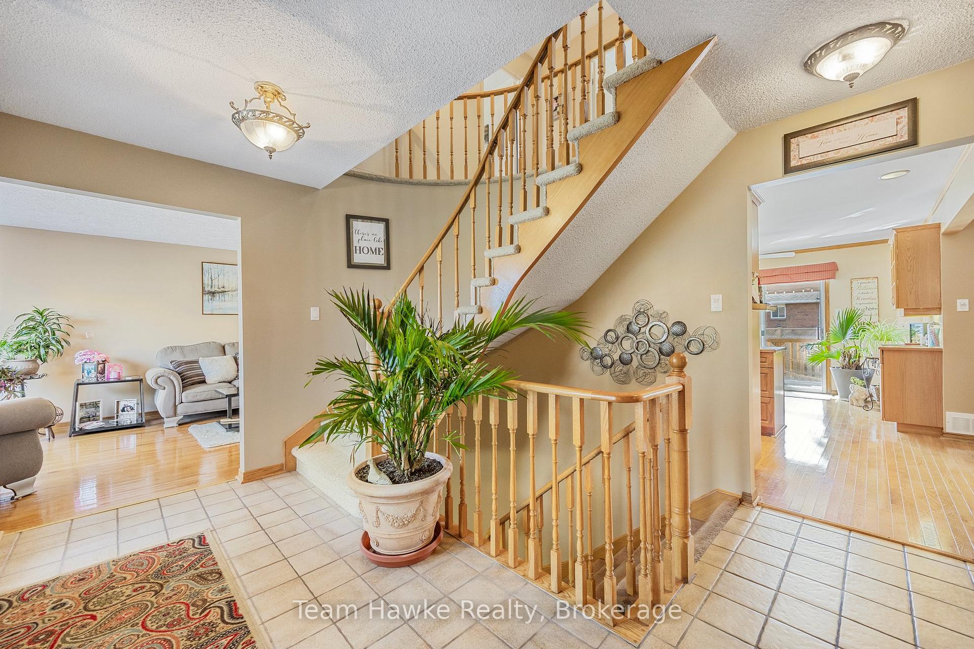 Photo 5 of 953 Playfair Road, Midland — HOMEH