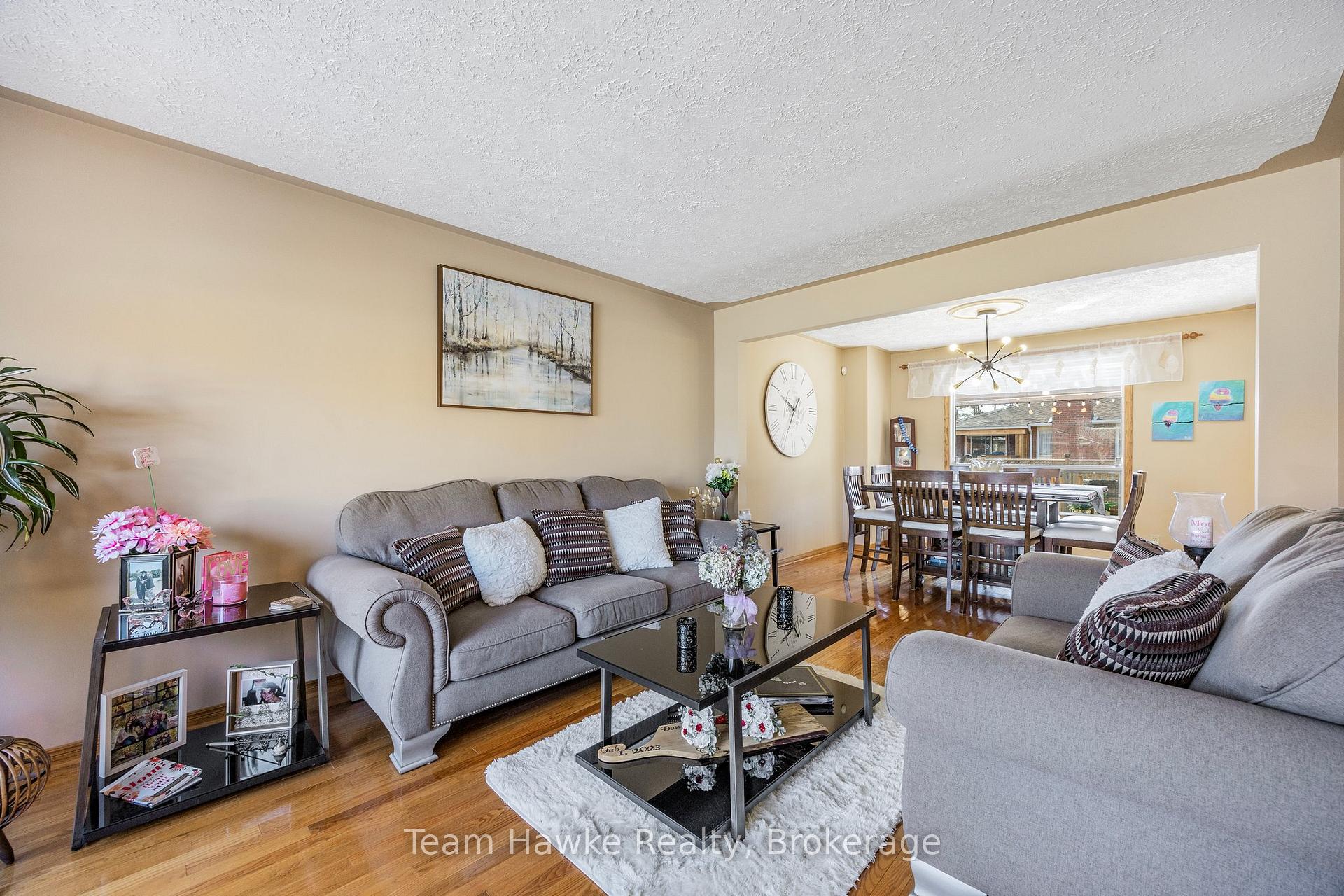 Photo 7 of 953 Playfair Road, Midland — HOMEH