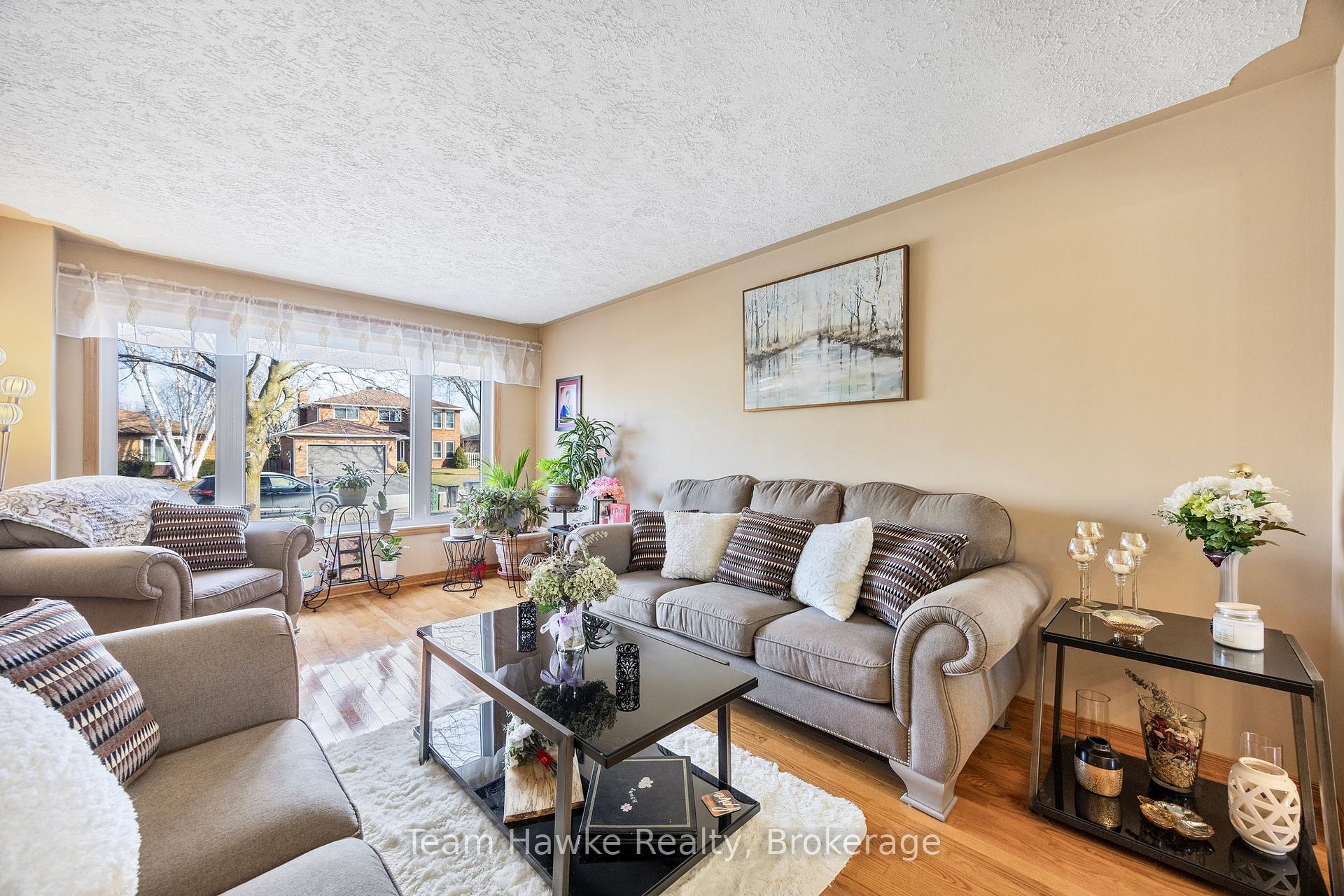 Photo 8 of 953 Playfair Road, Midland — HOMEH