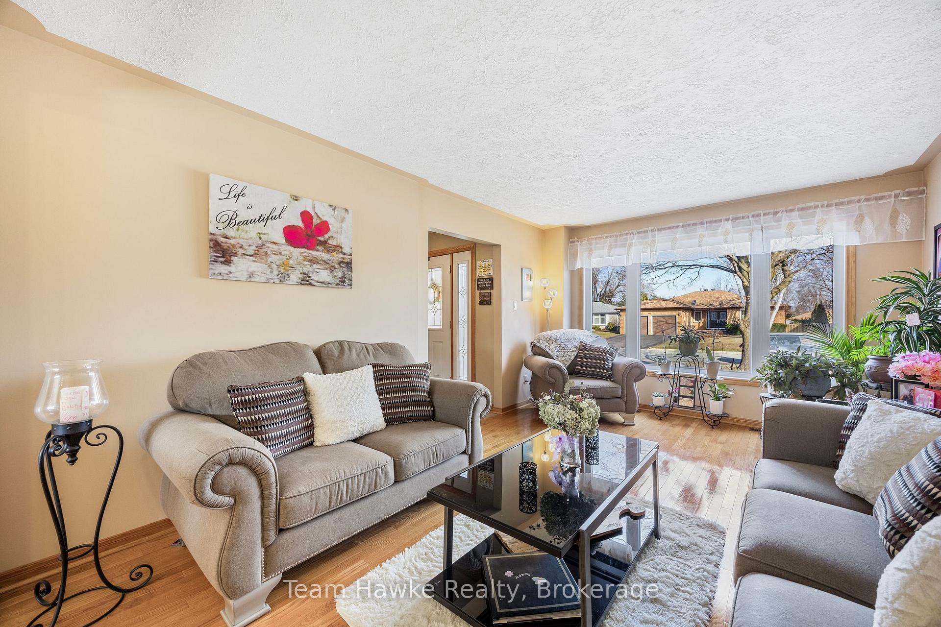 Photo 9 of 953 Playfair Road, Midland — HOMEH