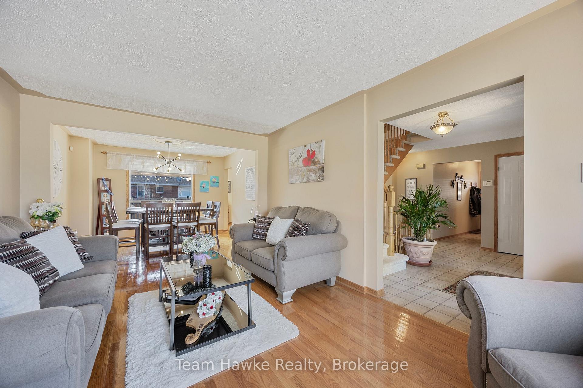 Photo 10 of 953 Playfair Road, Midland — HOMEH