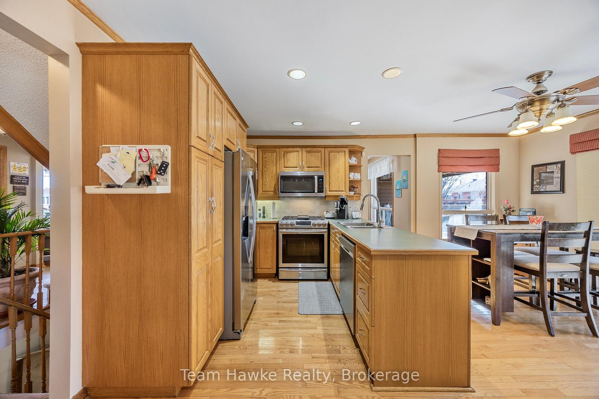 Photo 16 of 953 Playfair Road, Midland — HOMEH