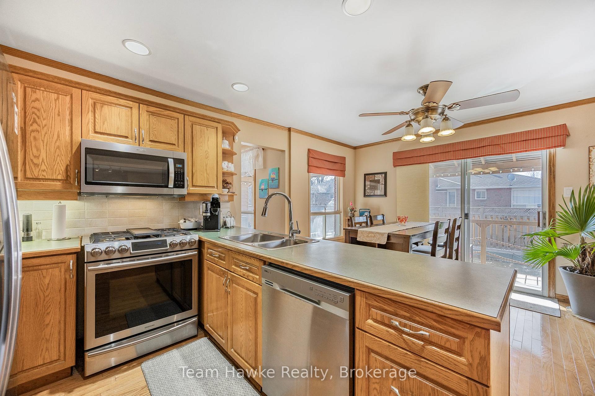 Photo 17 of 953 Playfair Road, Midland — HOMEH